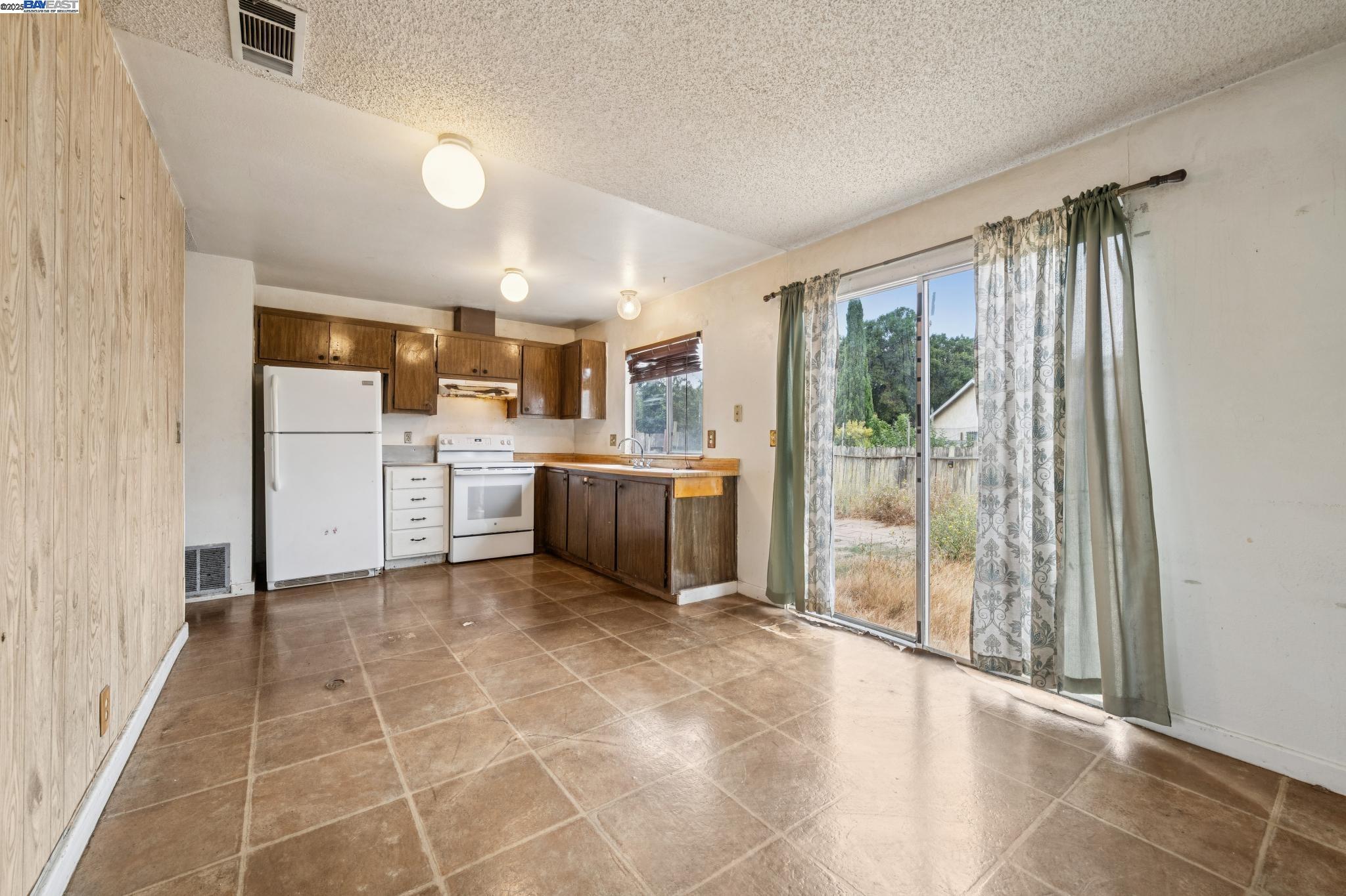 220 PEMBROKE DRIVE, Vallejo, California 94589, 3 Bedrooms Bedrooms, 6 Rooms Rooms,1 BathroomBathrooms,Residential,For Sale,220 PEMBROKE DRIVE,41106845
