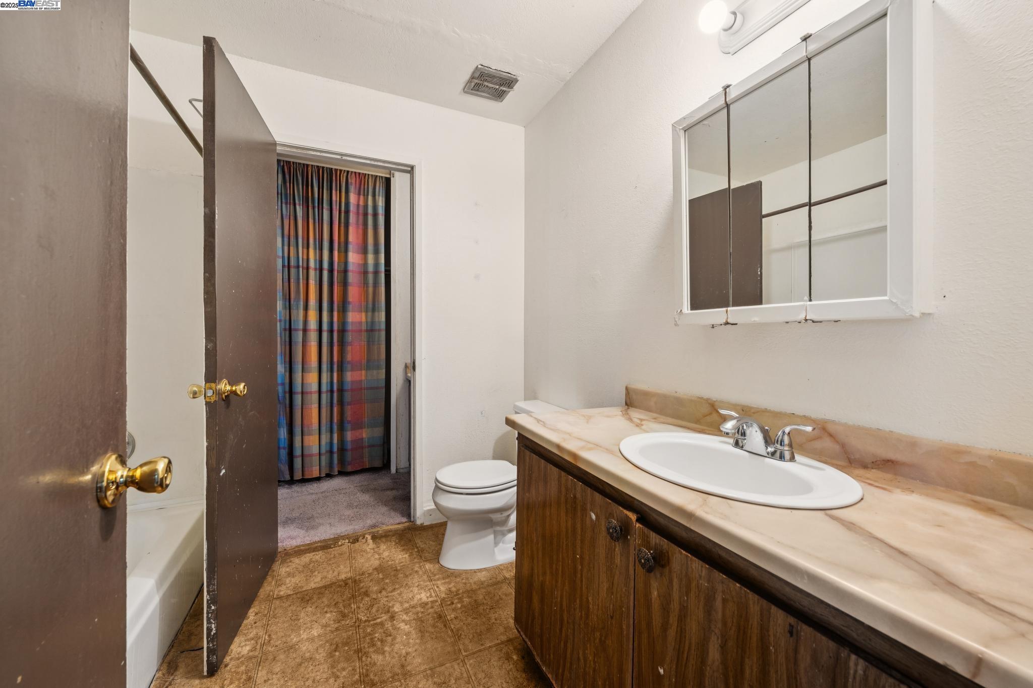 220 PEMBROKE DRIVE, Vallejo, California 94589, 3 Bedrooms Bedrooms, 6 Rooms Rooms,1 BathroomBathrooms,Residential,For Sale,220 PEMBROKE DRIVE,41106845