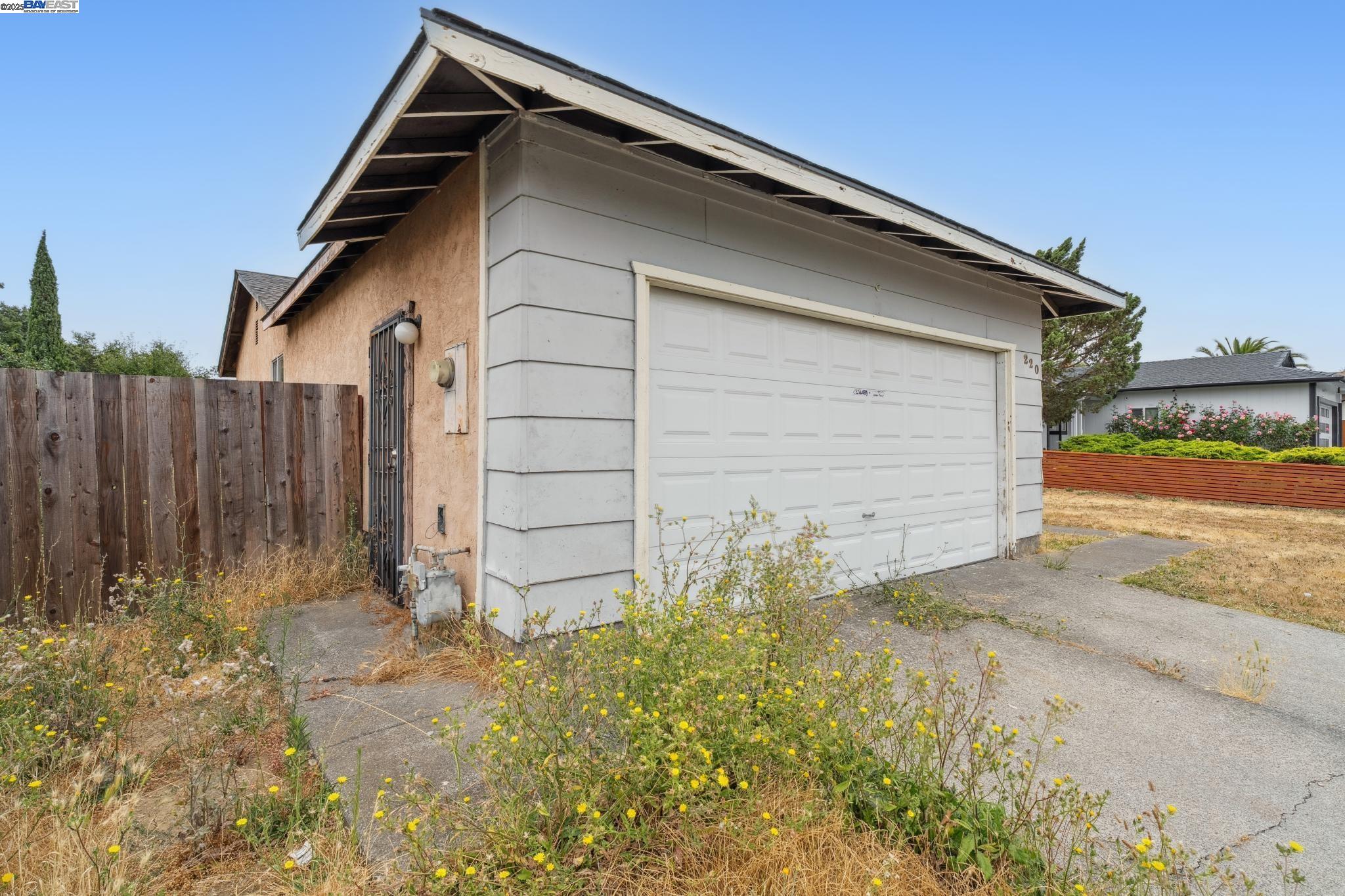 220 PEMBROKE DRIVE, Vallejo, California 94589, 3 Bedrooms Bedrooms, 6 Rooms Rooms,1 BathroomBathrooms,Residential,For Sale,220 PEMBROKE DRIVE,41106845