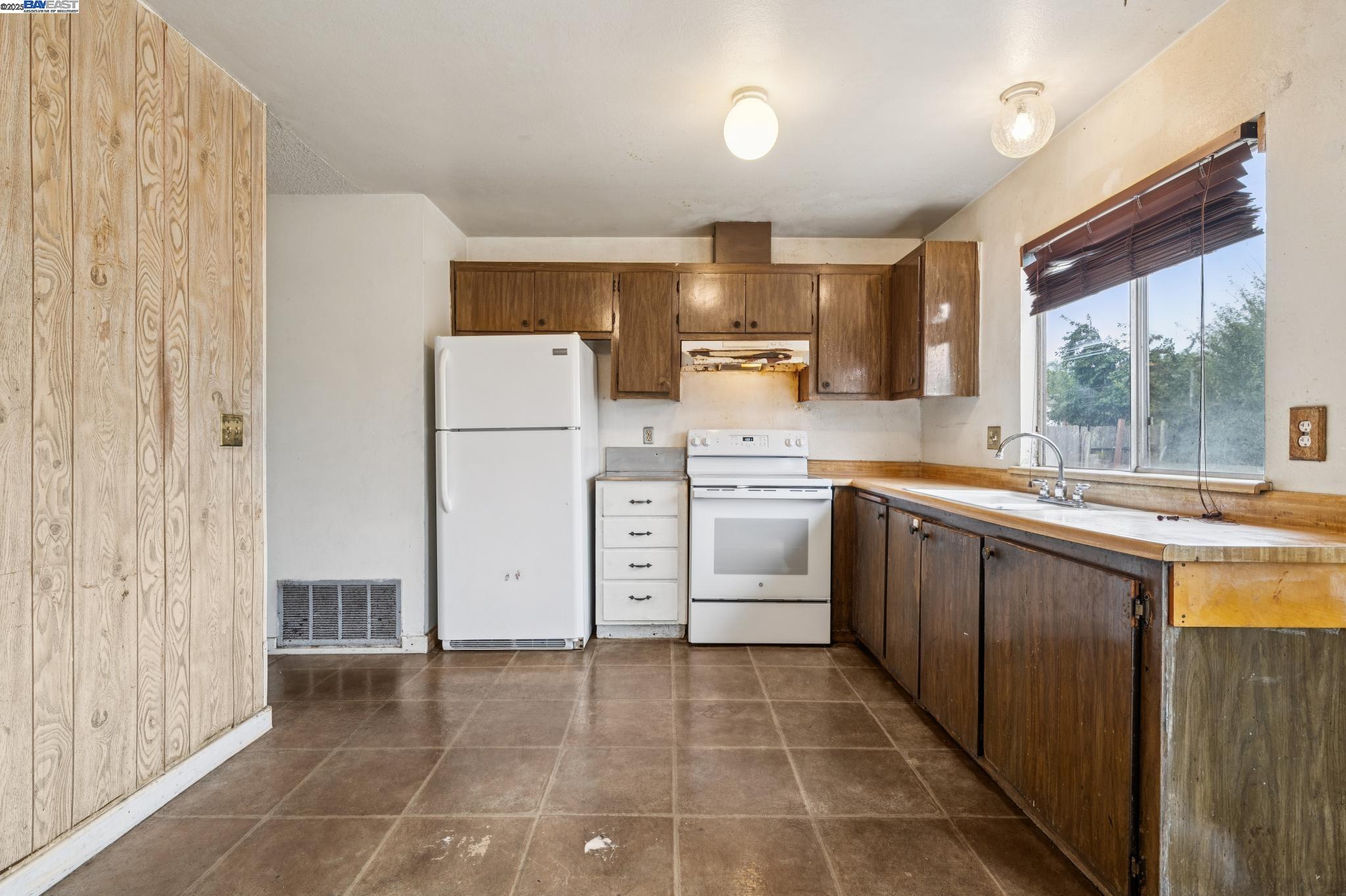 220 PEMBROKE DRIVE, Vallejo, California 94589, 3 Bedrooms Bedrooms, 6 Rooms Rooms,1 BathroomBathrooms,Residential,For Sale,220 PEMBROKE DRIVE,41106845