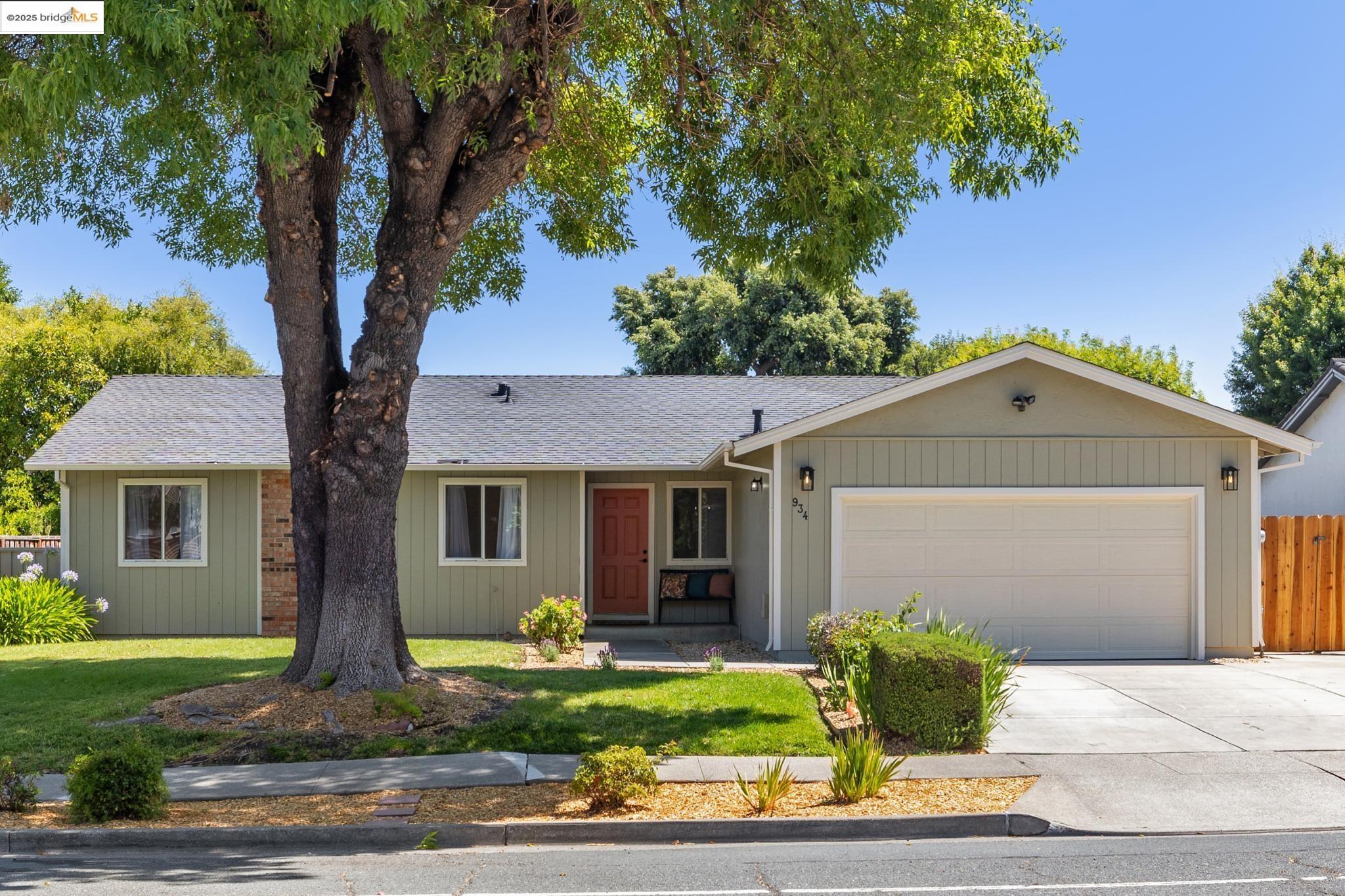 Detail Gallery Image 1 of 1 For 934 Bancroft Rd, Concord,  CA 94518 - 4 Beds | 2 Baths