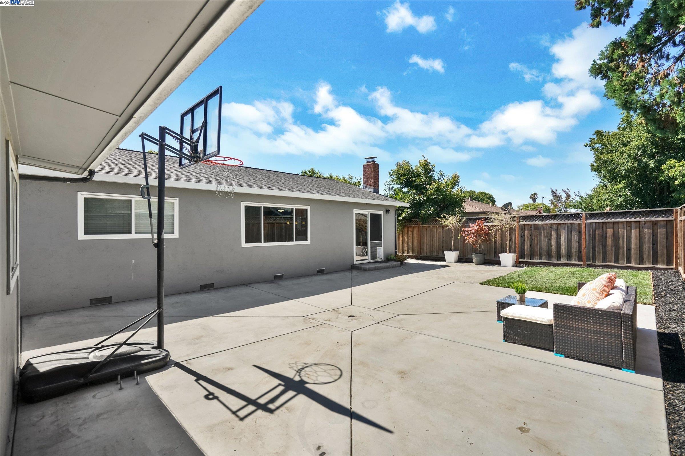5495 Hughes Pl, Fremont, California 94538, 3 Bedrooms Bedrooms, 6 Rooms Rooms,2 BathroomsBathrooms,Residential,For Sale,5495 Hughes Pl,41106849