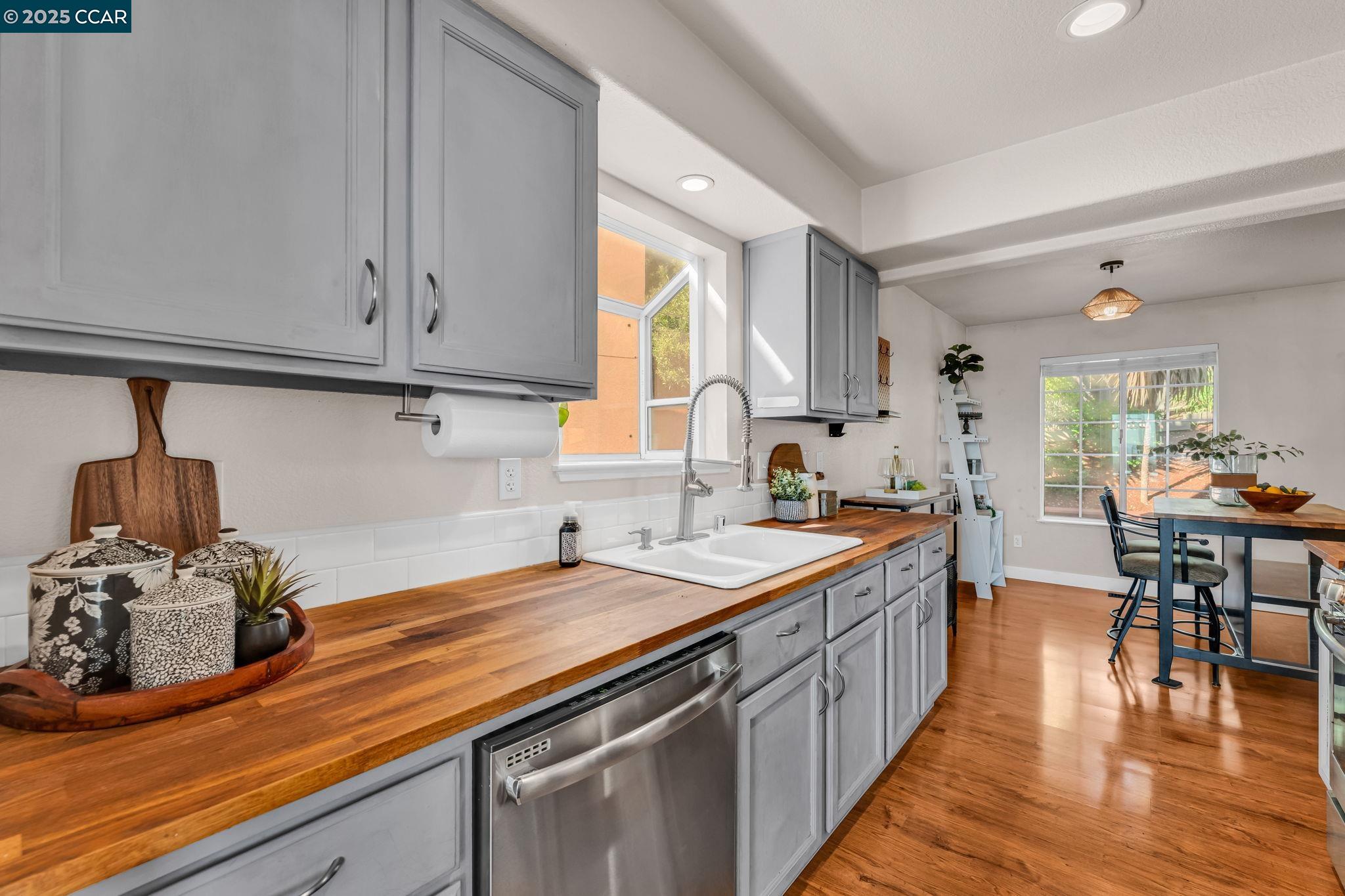 122 Alpine Ct, San Pablo, California 94806, 3 Bedrooms Bedrooms, 9 Rooms Rooms,2 BathroomsBathrooms,Residential,For Sale,122 Alpine Ct,41106854