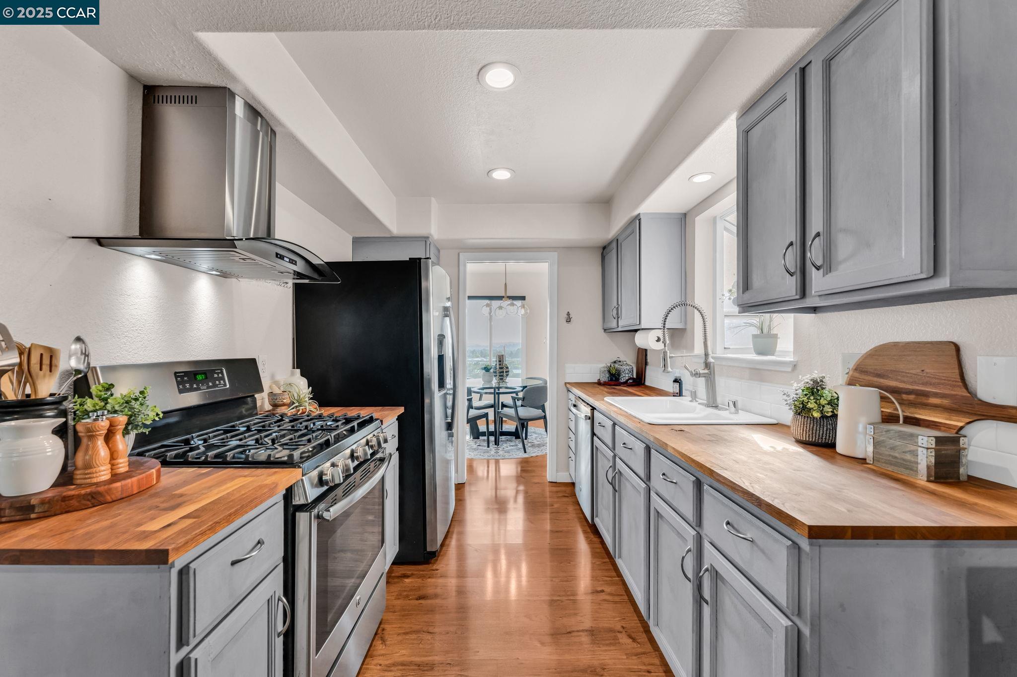 122 Alpine Ct, San Pablo, California 94806, 3 Bedrooms Bedrooms, 9 Rooms Rooms,2 BathroomsBathrooms,Residential,For Sale,122 Alpine Ct,41106854