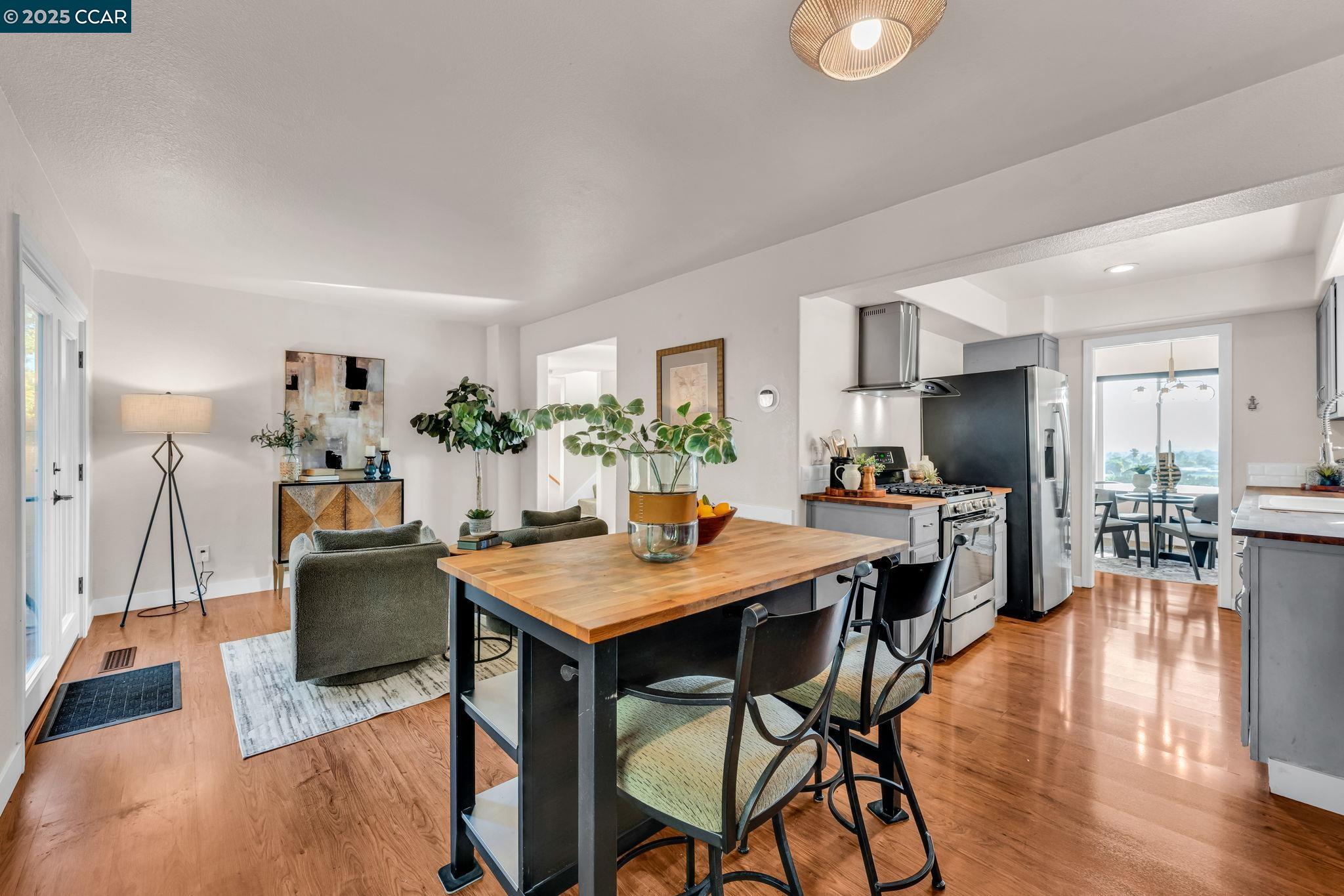 122 Alpine Ct, San Pablo, California 94806, 3 Bedrooms Bedrooms, 9 Rooms Rooms,2 BathroomsBathrooms,Residential,For Sale,122 Alpine Ct,41106854