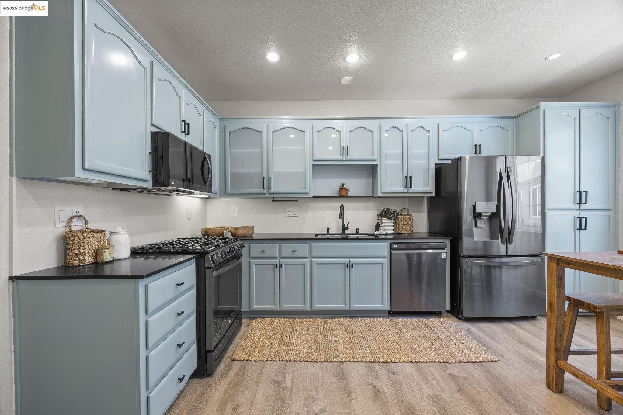 Detail Gallery Image 12 of 50 For 8892 Bellina Commons, Dublin,  CA 94566 - 3 Beds | 2/1 Baths