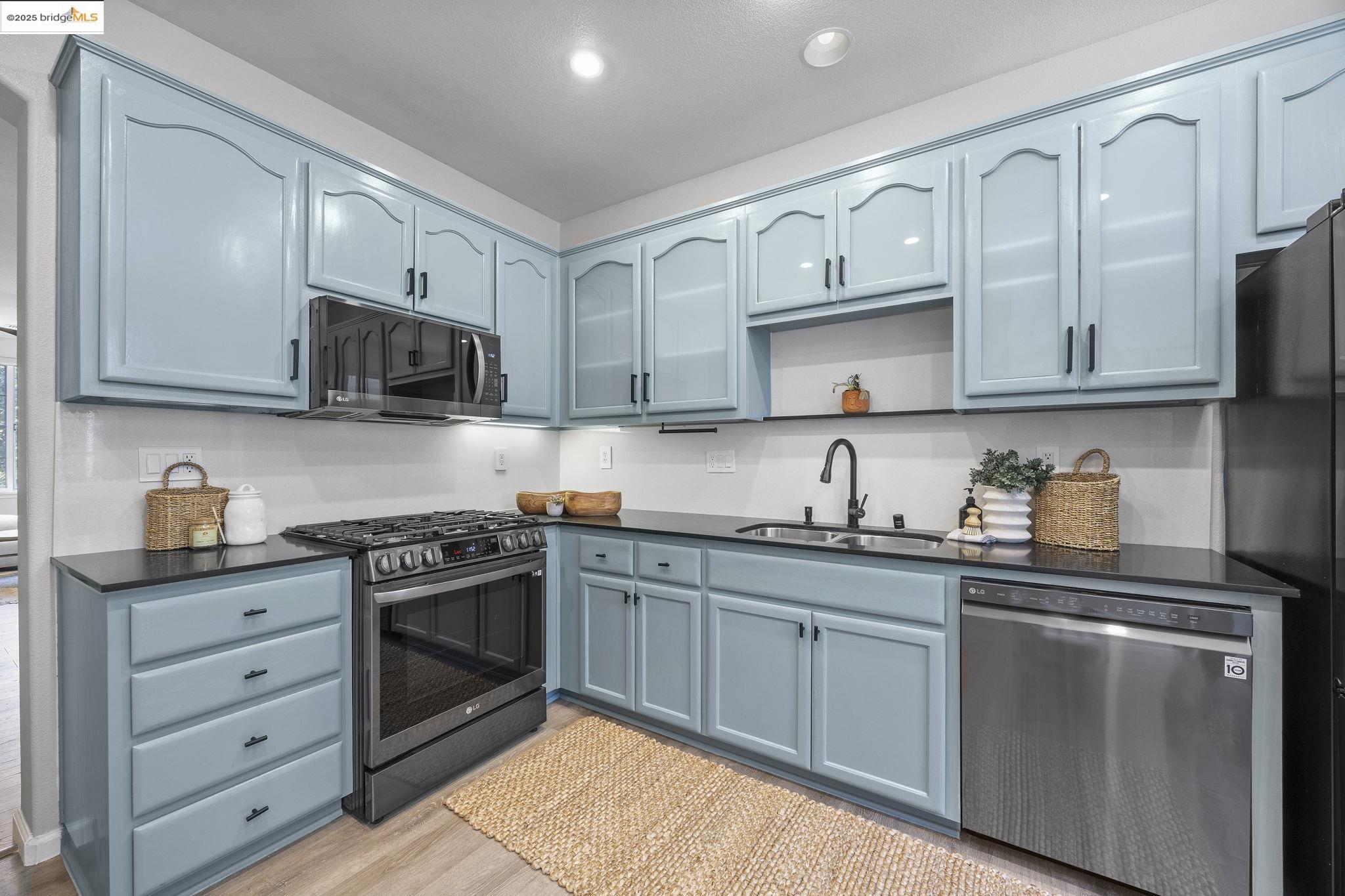 Detail Gallery Image 13 of 50 For 8892 Bellina Commons, Dublin,  CA 94566 - 3 Beds | 2/1 Baths