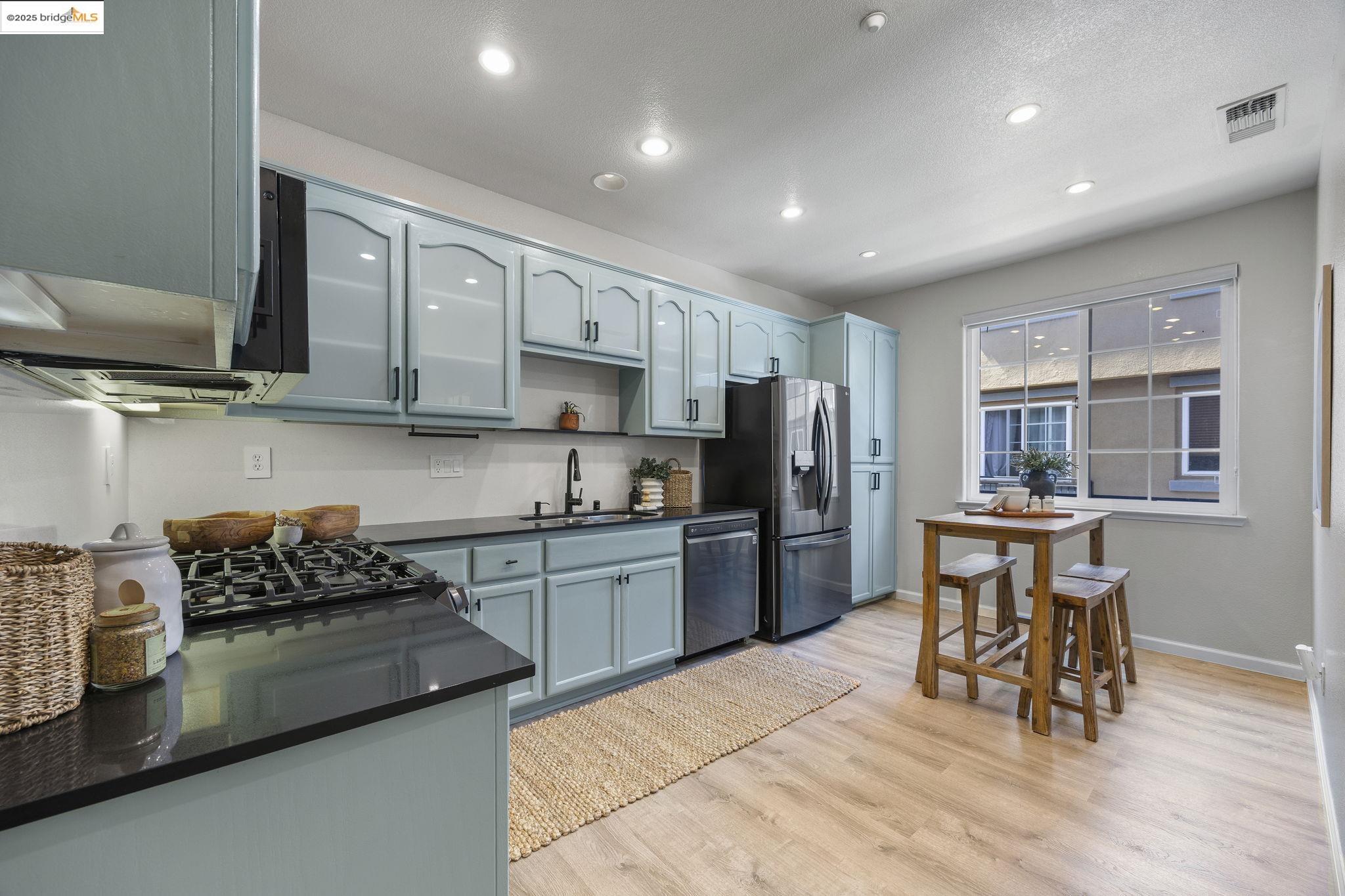 Detail Gallery Image 14 of 50 For 8892 Bellina Commons, Dublin,  CA 94566 - 3 Beds | 2/1 Baths
