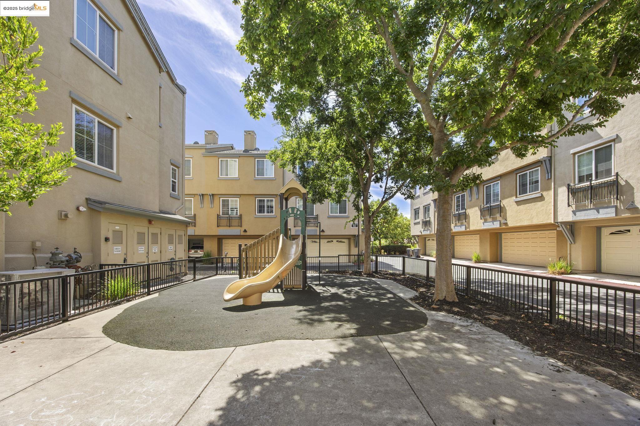 Detail Gallery Image 49 of 50 For 8892 Bellina Commons, Dublin,  CA 94566 - 3 Beds | 2/1 Baths