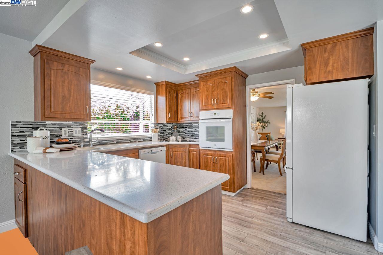17824 Apricot Way, Castro Valley, California 94546, 3 Bedrooms Bedrooms, 6 Rooms Rooms,2 BathroomsBathrooms,Residential,For Sale,17824 Apricot Way,41106857