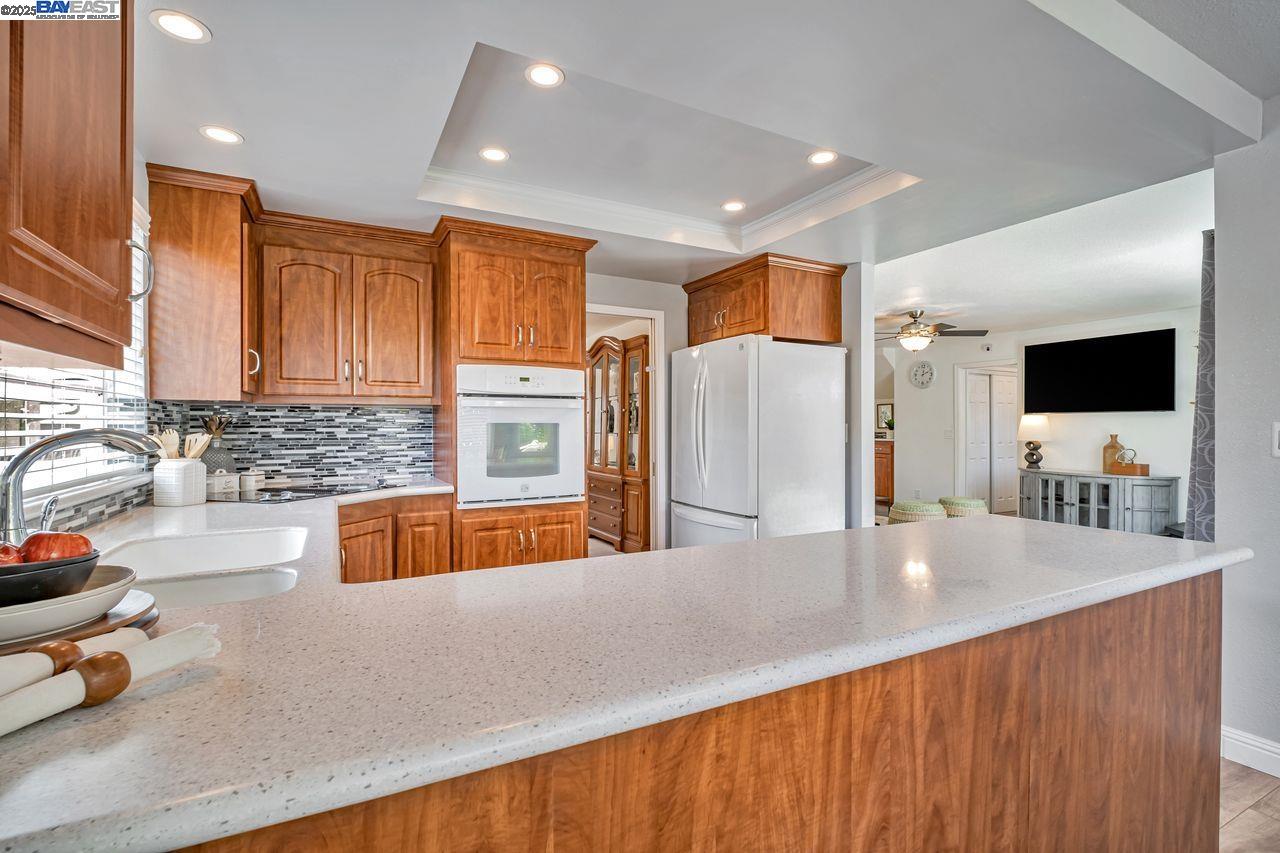 17824 Apricot Way, Castro Valley, California 94546, 3 Bedrooms Bedrooms, 6 Rooms Rooms,2 BathroomsBathrooms,Residential,For Sale,17824 Apricot Way,41106857