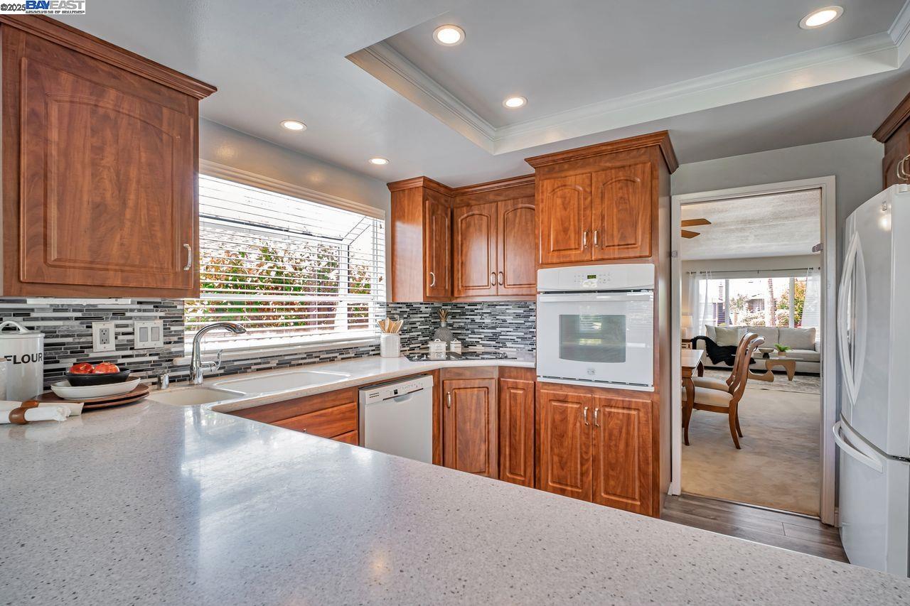 17824 Apricot Way, Castro Valley, California 94546, 3 Bedrooms Bedrooms, 6 Rooms Rooms,2 BathroomsBathrooms,Residential,For Sale,17824 Apricot Way,41106857
