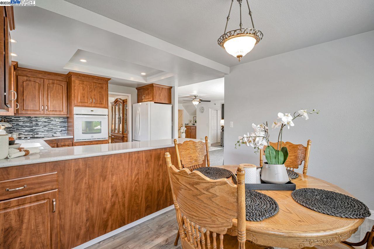 17824 Apricot Way, Castro Valley, California 94546, 3 Bedrooms Bedrooms, 6 Rooms Rooms,2 BathroomsBathrooms,Residential,For Sale,17824 Apricot Way,41106857