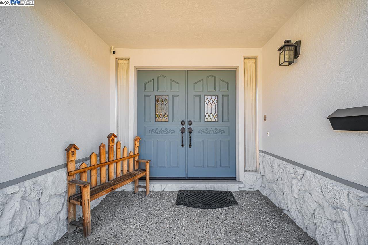 17824 Apricot Way, Castro Valley, California 94546, 3 Bedrooms Bedrooms, 6 Rooms Rooms,2 BathroomsBathrooms,Residential,For Sale,17824 Apricot Way,41106857