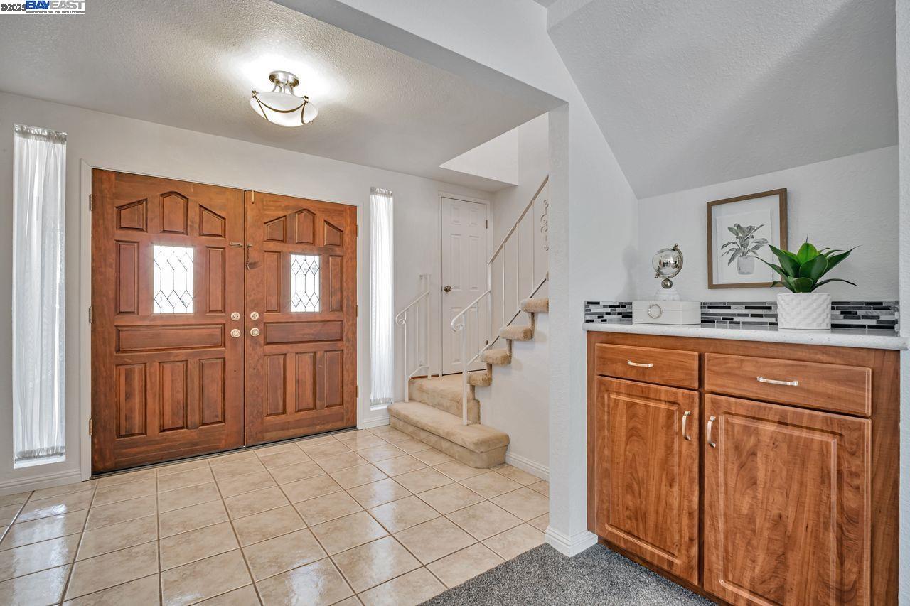 17824 Apricot Way, Castro Valley, California 94546, 3 Bedrooms Bedrooms, 6 Rooms Rooms,2 BathroomsBathrooms,Residential,For Sale,17824 Apricot Way,41106857