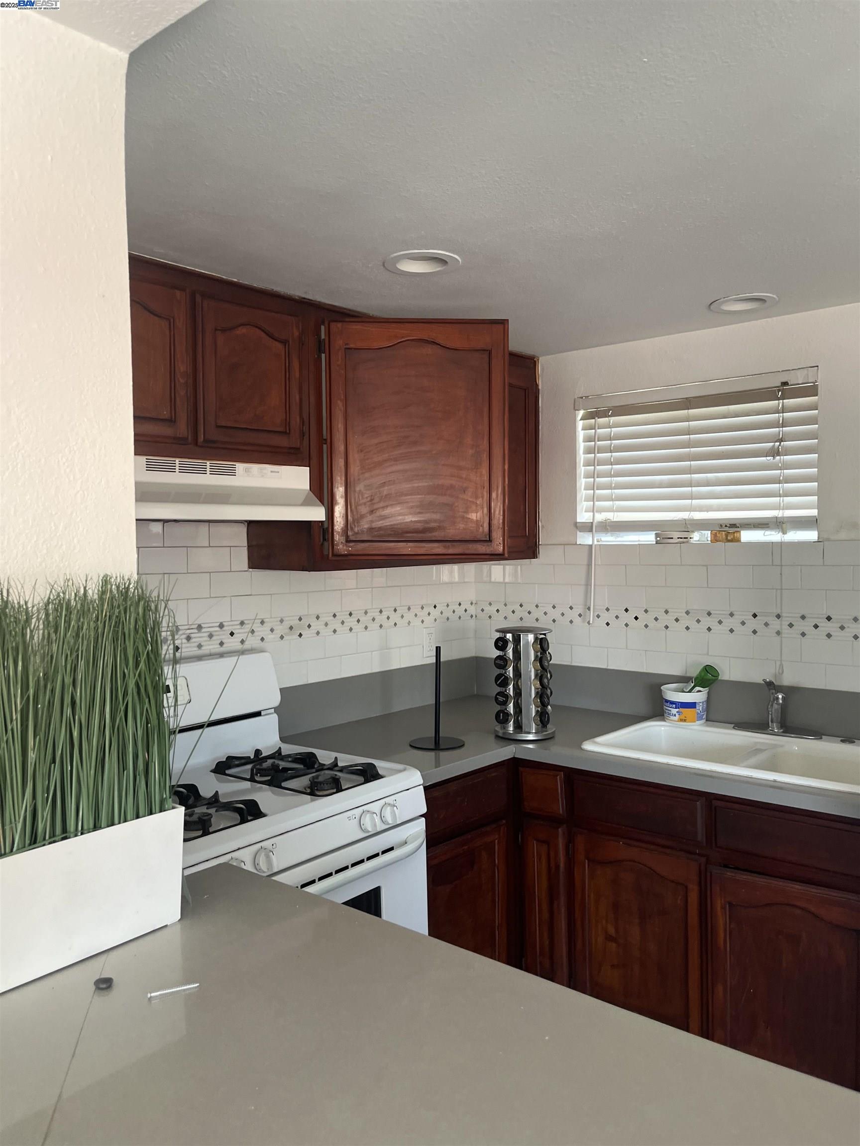 5419 S Harcourt Ave, Los Angeles, California 90043, ,Residential Income,For Sale,5419 S Harcourt Ave,41106858