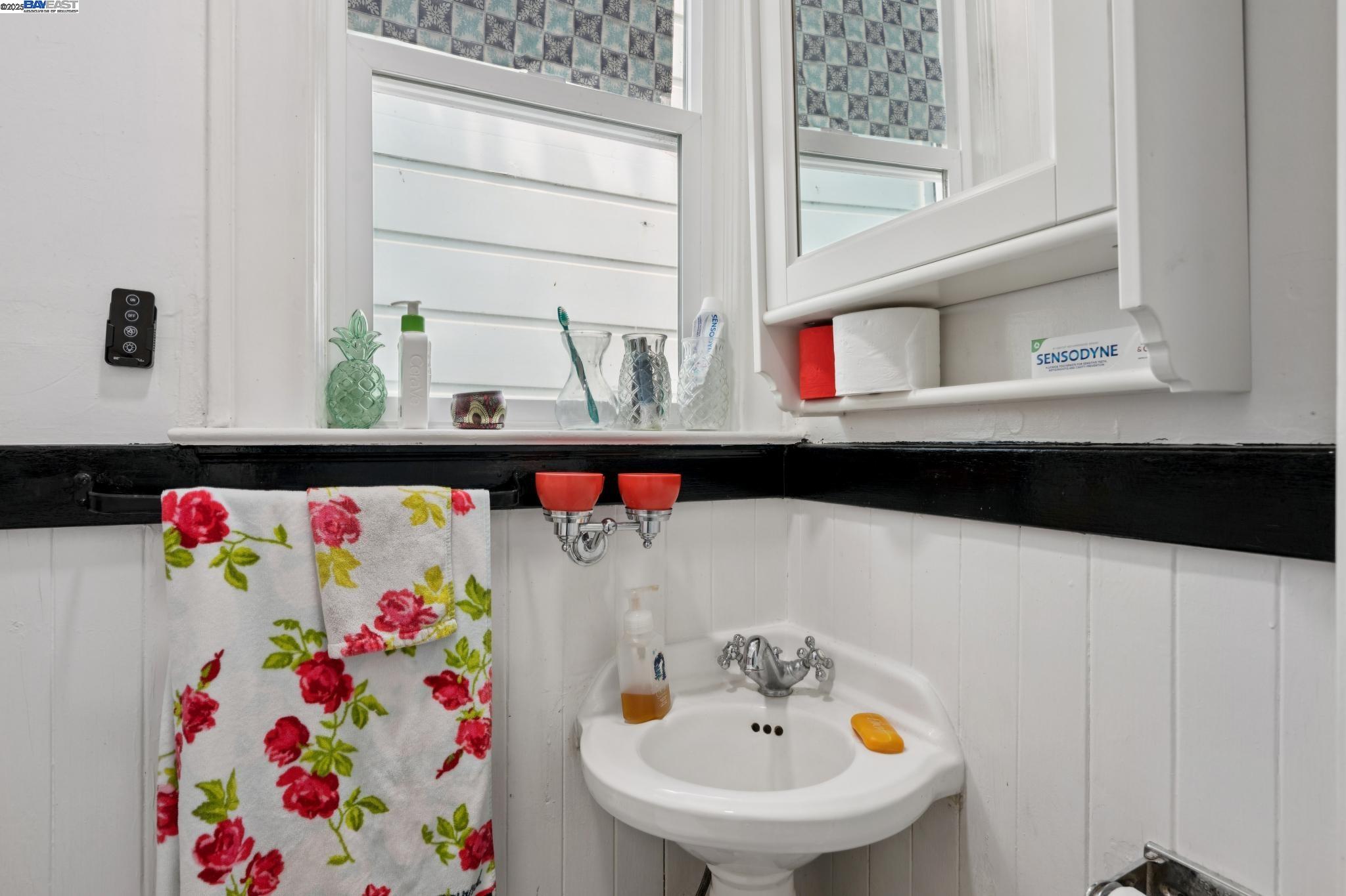 658 30Th Ave, San Francisco, California 94121, 3 Bedrooms Bedrooms, 8 Rooms Rooms,2 BathroomsBathrooms,Residential,For Sale,658 30Th Ave,41106859