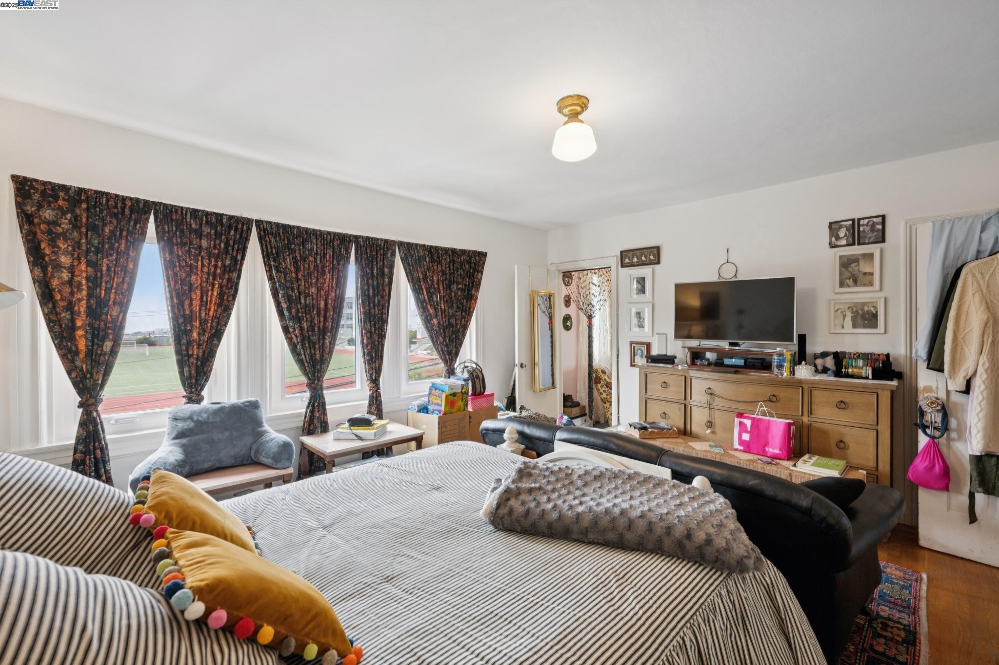 658 30Th Ave, San Francisco, California 94121, 3 Bedrooms Bedrooms, 8 Rooms Rooms,2 BathroomsBathrooms,Residential,For Sale,658 30Th Ave,41106859