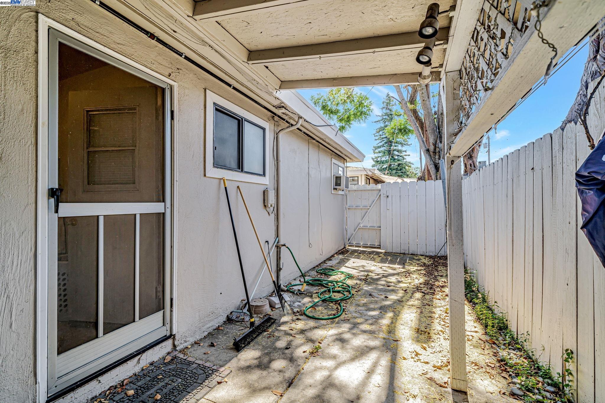 4655 Augustine St, Pleasanton, California 94566, ,Residential Income,For Sale,4655 Augustine St,41106861