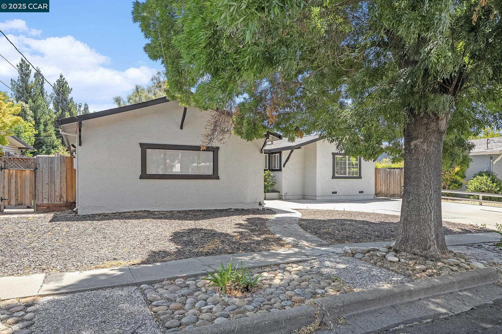 Detail Gallery Image 3 of 32 For 1739 Lynwood Dr, Concord,  CA 94519 - 3 Beds | 2 Baths