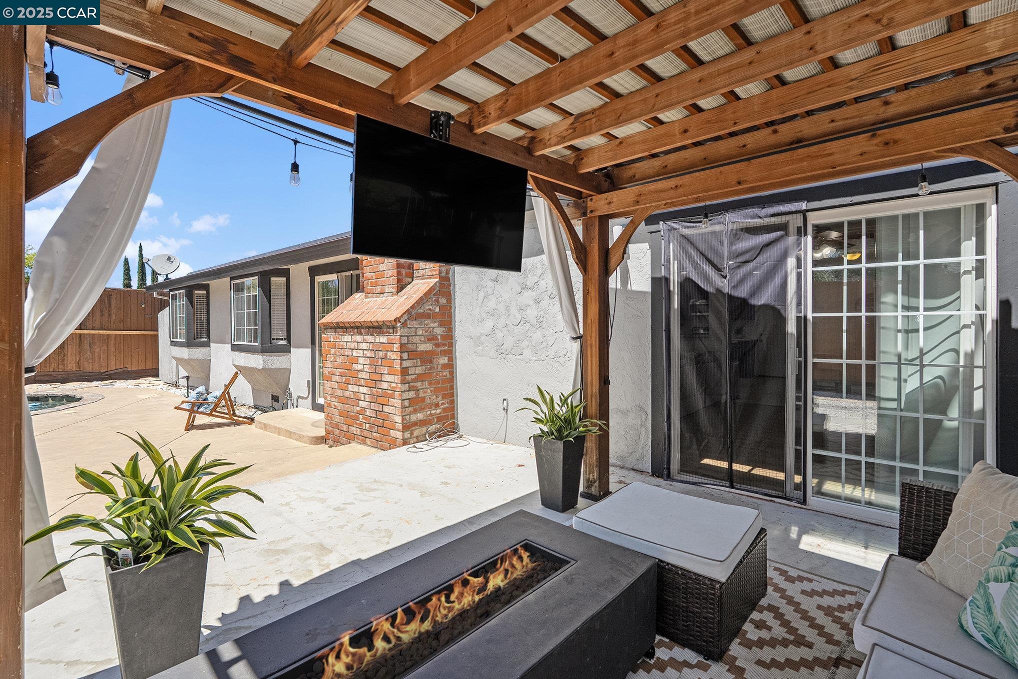 Detail Gallery Image 24 of 32 For 1739 Lynwood Dr, Concord,  CA 94519 - 3 Beds | 2 Baths