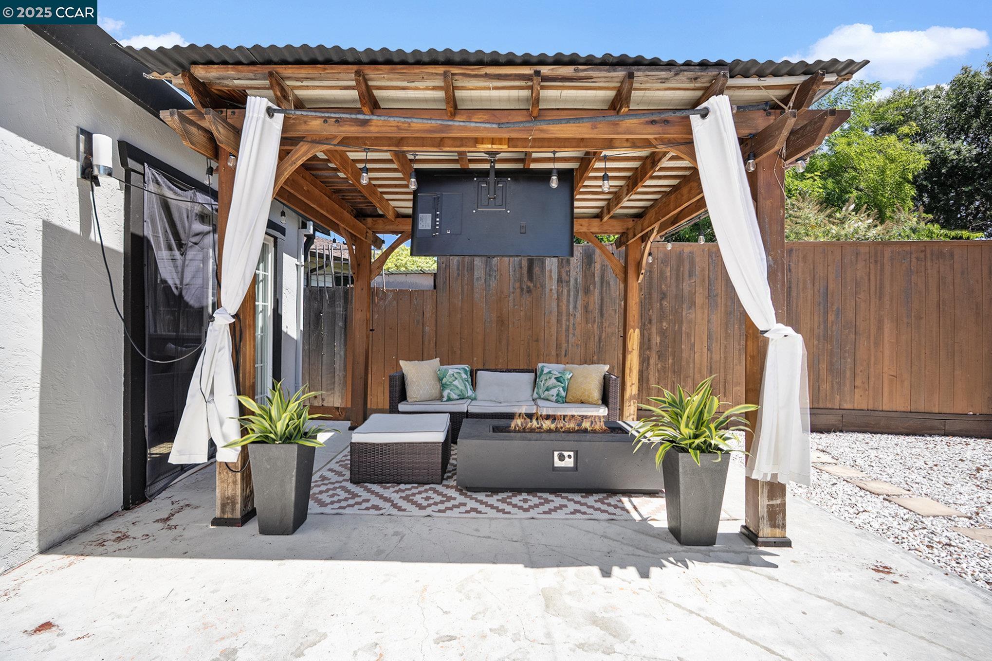 Detail Gallery Image 25 of 32 For 1739 Lynwood Dr, Concord,  CA 94519 - 3 Beds | 2 Baths