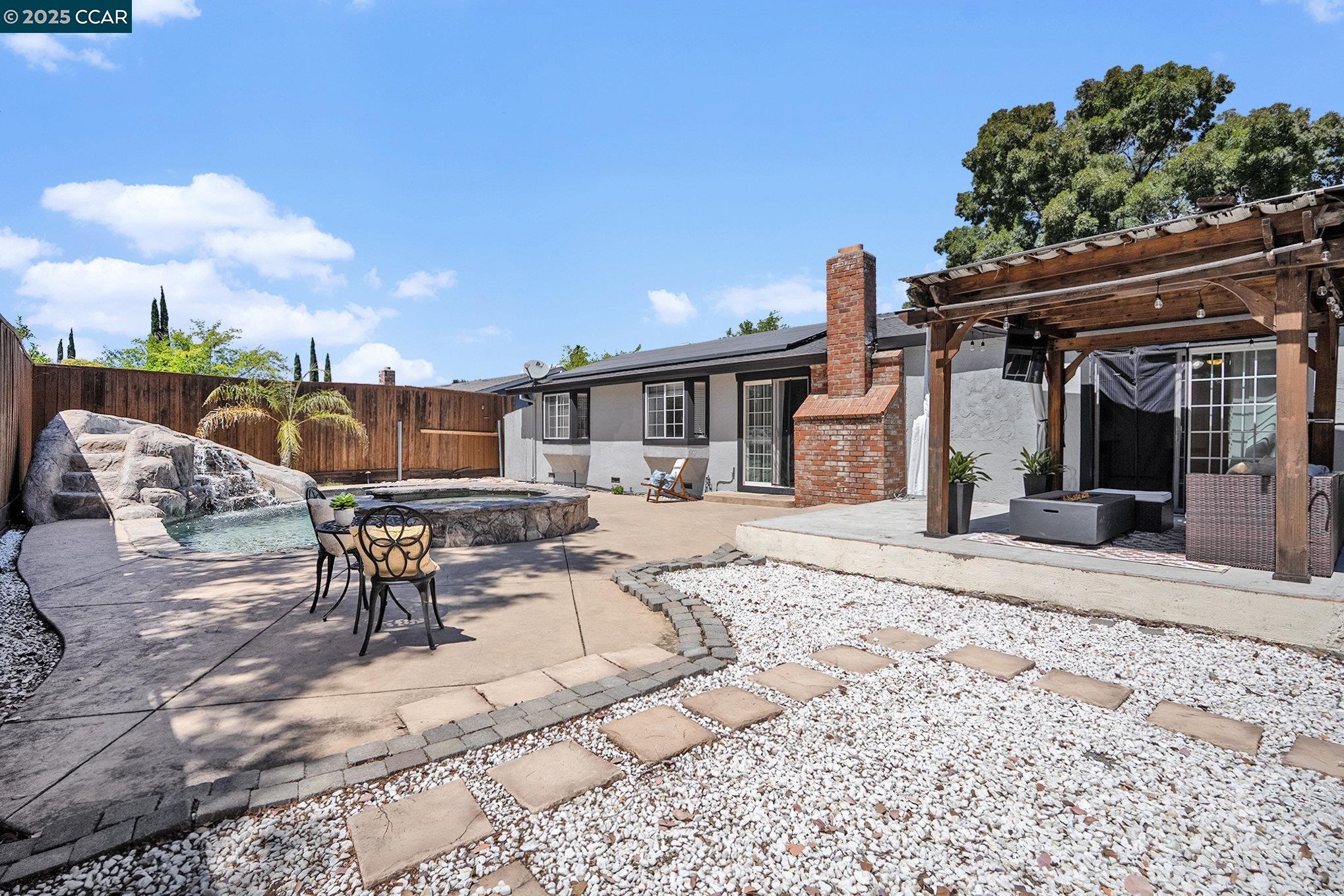 Detail Gallery Image 26 of 32 For 1739 Lynwood Dr, Concord,  CA 94519 - 3 Beds | 2 Baths
