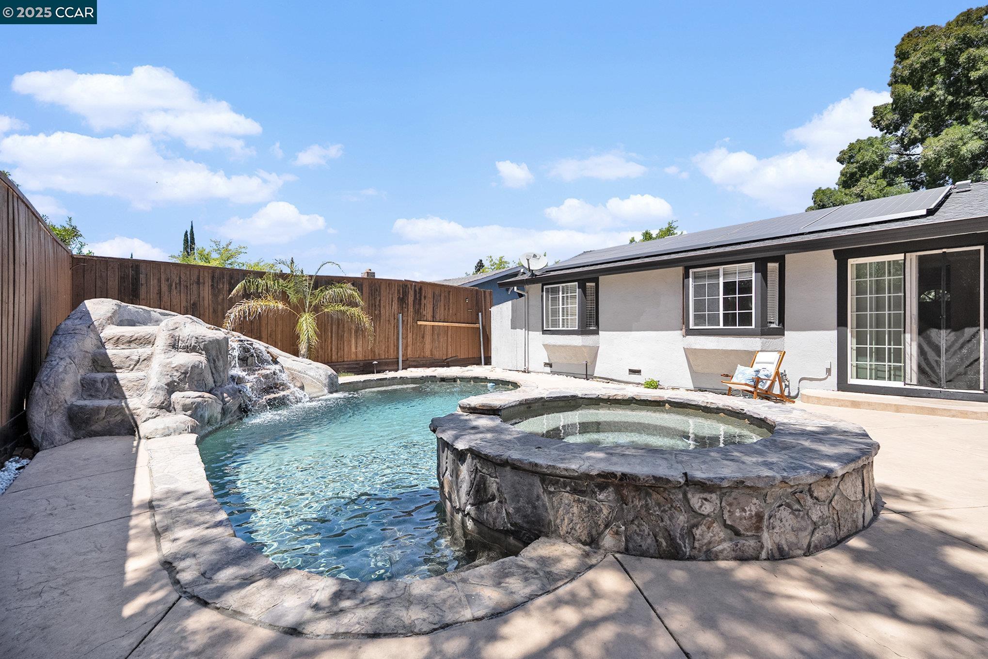 Detail Gallery Image 27 of 32 For 1739 Lynwood Dr, Concord,  CA 94519 - 3 Beds | 2 Baths