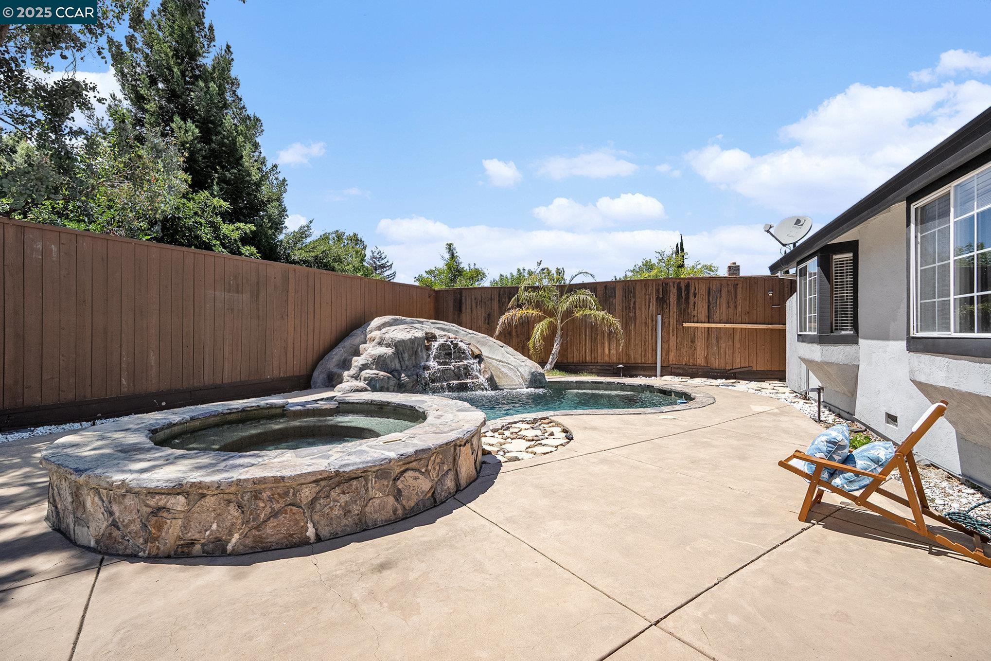 Detail Gallery Image 28 of 32 For 1739 Lynwood Dr, Concord,  CA 94519 - 3 Beds | 2 Baths