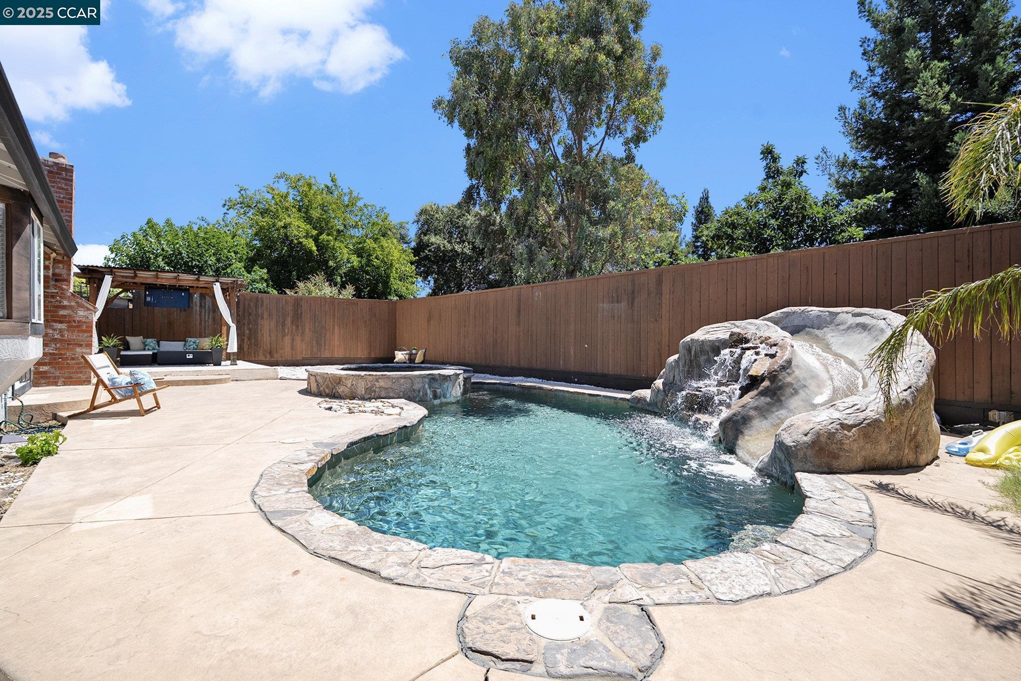 Detail Gallery Image 29 of 32 For 1739 Lynwood Dr, Concord,  CA 94519 - 3 Beds | 2 Baths