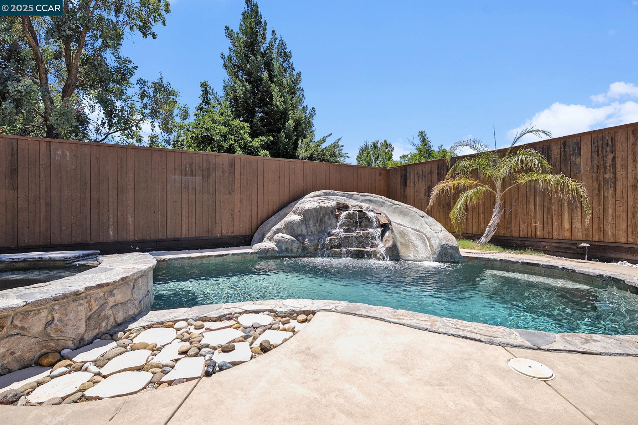 Detail Gallery Image 30 of 32 For 1739 Lynwood Dr, Concord,  CA 94519 - 3 Beds | 2 Baths