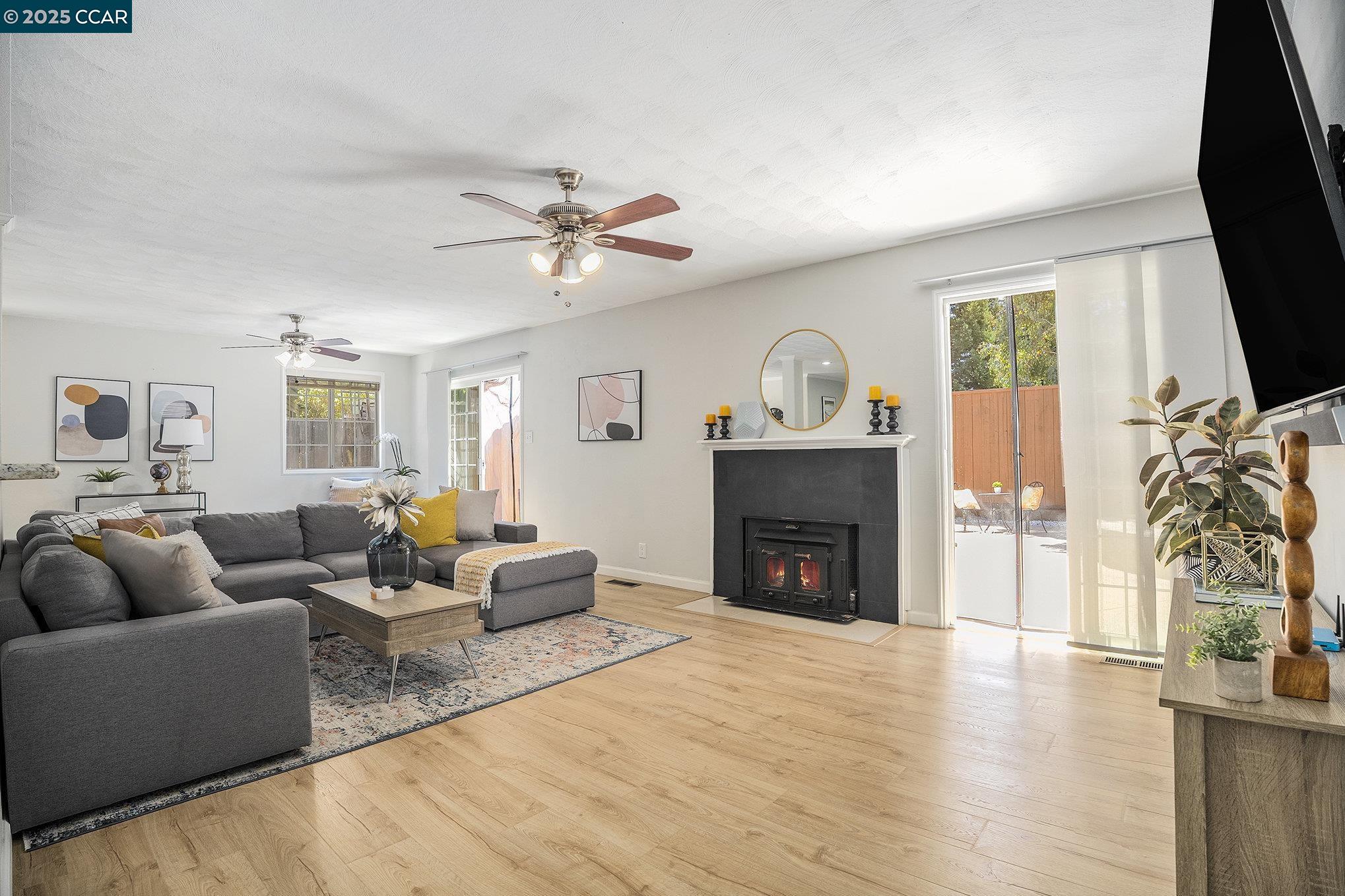 Detail Gallery Image 6 of 32 For 1739 Lynwood Dr, Concord,  CA 94519 - 3 Beds | 2 Baths