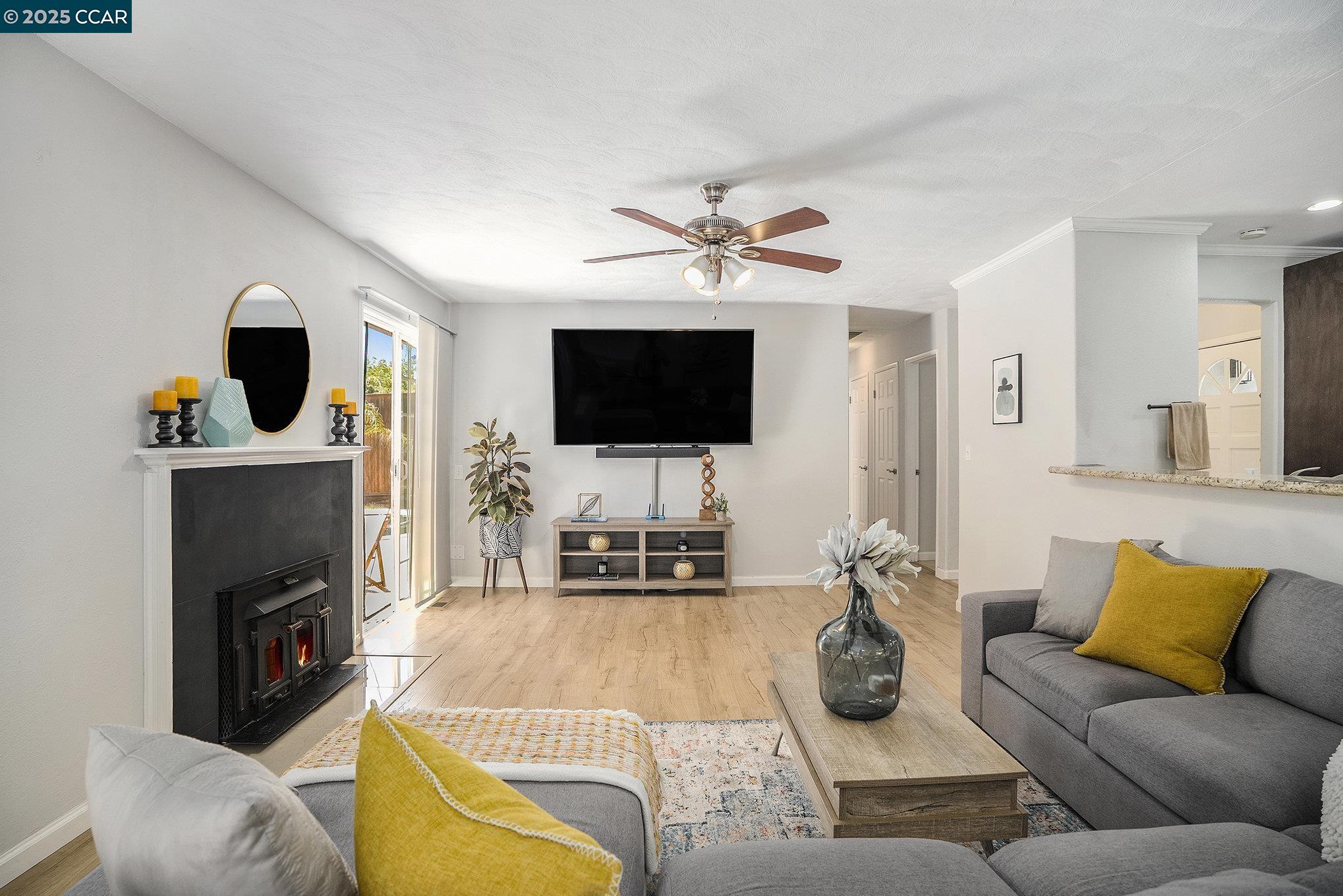 Detail Gallery Image 8 of 32 For 1739 Lynwood Dr, Concord,  CA 94519 - 3 Beds | 2 Baths