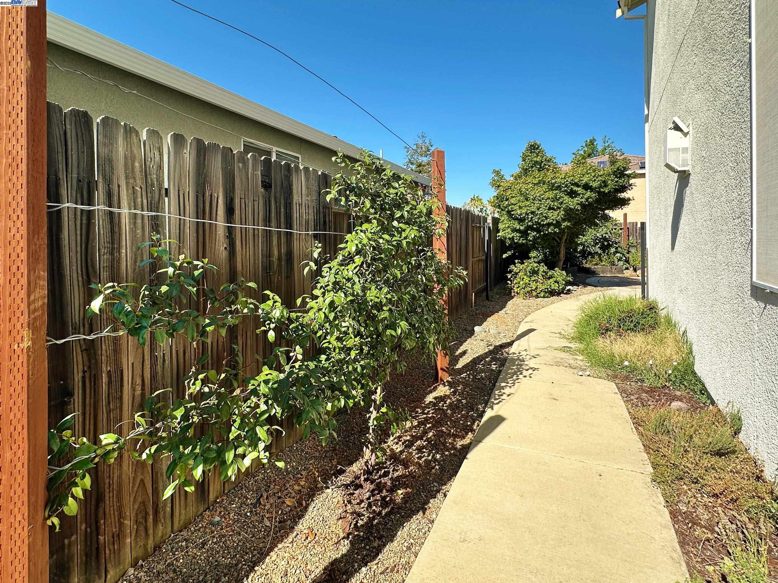 660 Mazzolo Dr, Lincoln, California 95648, 4 Bedrooms Bedrooms, 10 Rooms Rooms,3 BathroomsBathrooms,Residential,For Sale,660 Mazzolo Dr,41106864