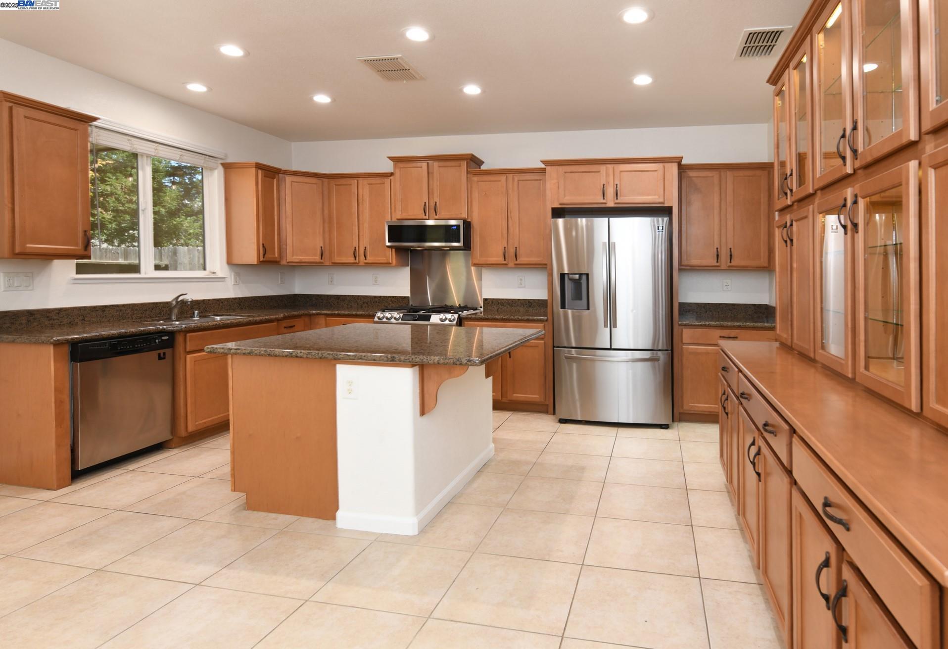 660 Mazzolo Dr, Lincoln, California 95648, 4 Bedrooms Bedrooms, 10 Rooms Rooms,3 BathroomsBathrooms,Residential,For Sale,660 Mazzolo Dr,41106864