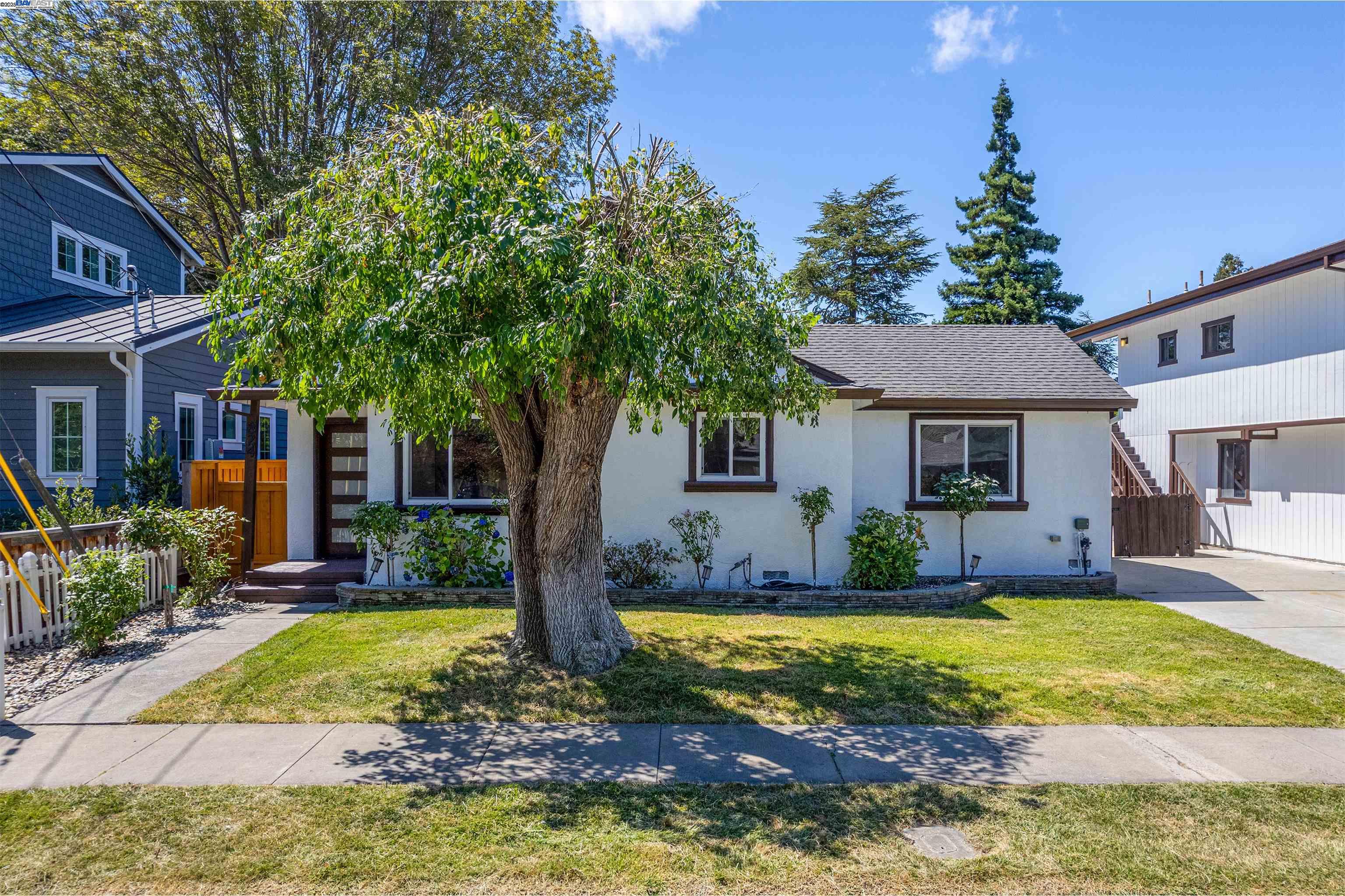 824 14th Ave, Menlo Park, California 94025, 4 Bedrooms Bedrooms, 7 Rooms Rooms,3 BathroomsBathrooms,Residential,For Sale,824 14th Ave,41106865