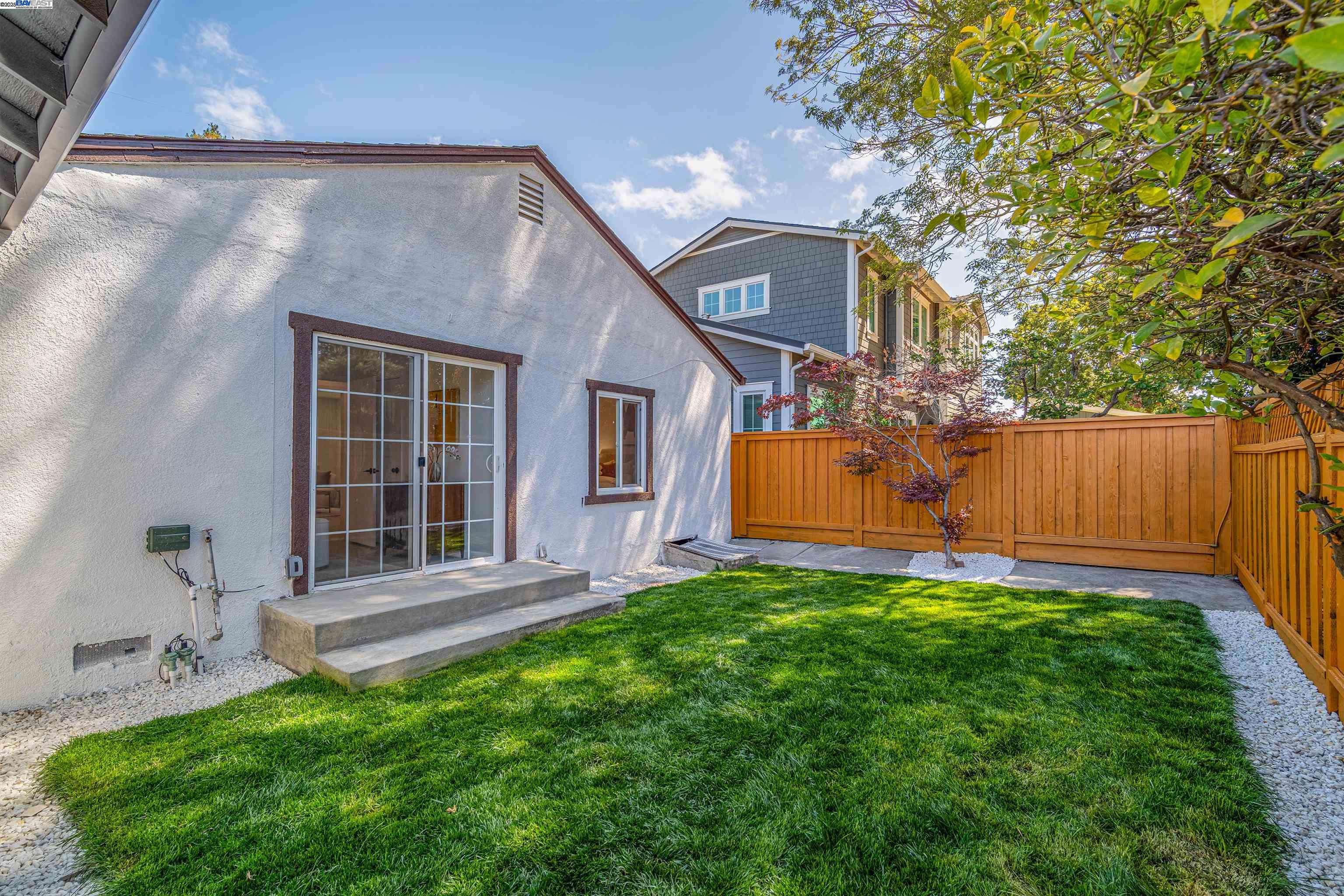 Detail Gallery Image 16 of 32 For 824 14th Ave, Menlo Park,  CA 94025 - 4 Beds | 3 Baths