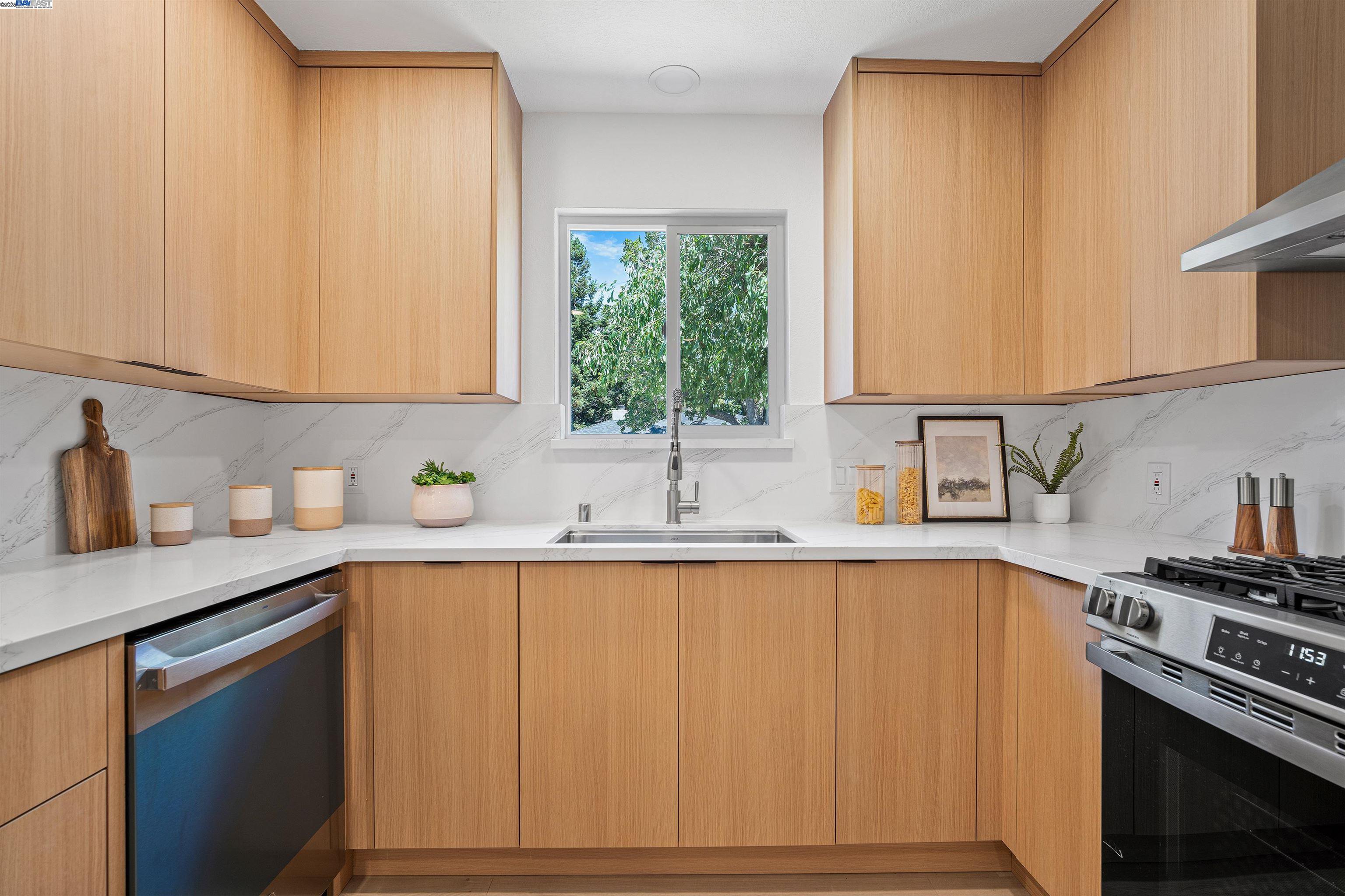 824 14th Ave, Menlo Park, California 94025, 4 Bedrooms Bedrooms, 7 Rooms Rooms,3 BathroomsBathrooms,Residential,For Sale,824 14th Ave,41106865