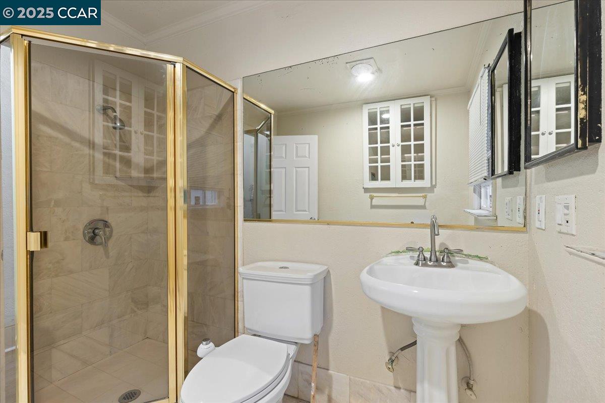 3220 Champion St, Oakland, California 94602, 2 Bedrooms Bedrooms, 5 Rooms Rooms,2 BathroomsBathrooms,Residential,For Sale,3220 Champion St,41106868