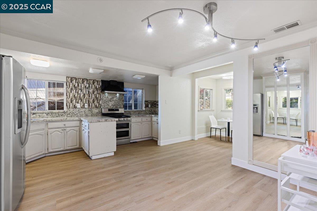 3220 Champion St, Oakland, California 94602, 2 Bedrooms Bedrooms, 5 Rooms Rooms,2 BathroomsBathrooms,Residential,For Sale,3220 Champion St,41106868