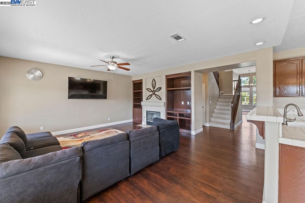 907 MAGGIORE LANE, Manteca, California 95337, 6 Bedrooms Bedrooms, 6 Rooms Rooms,3 BathroomsBathrooms,Residential,For Sale,907 MAGGIORE LANE,41106870