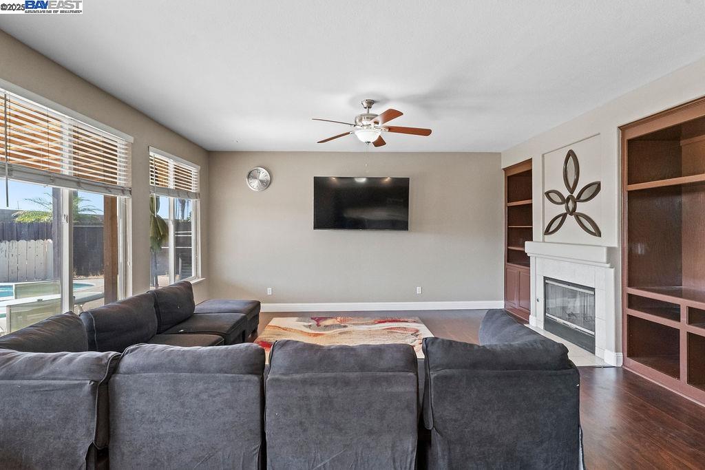 907 MAGGIORE LANE, Manteca, California 95337, 6 Bedrooms Bedrooms, 6 Rooms Rooms,3 BathroomsBathrooms,Residential,For Sale,907 MAGGIORE LANE,41106870