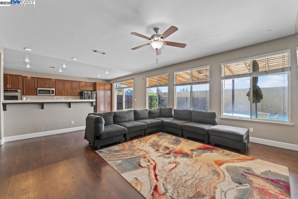 907 MAGGIORE LANE, Manteca, California 95337, 6 Bedrooms Bedrooms, 6 Rooms Rooms,3 BathroomsBathrooms,Residential,For Sale,907 MAGGIORE LANE,41106870