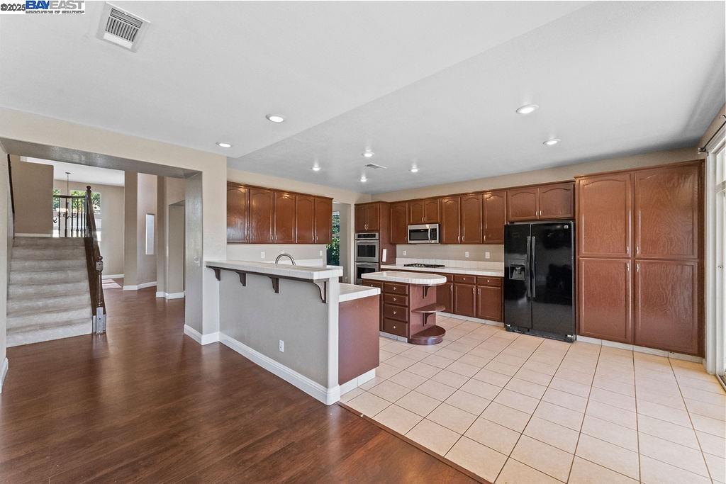 907 MAGGIORE LANE, Manteca, California 95337, 6 Bedrooms Bedrooms, 6 Rooms Rooms,3 BathroomsBathrooms,Residential,For Sale,907 MAGGIORE LANE,41106870