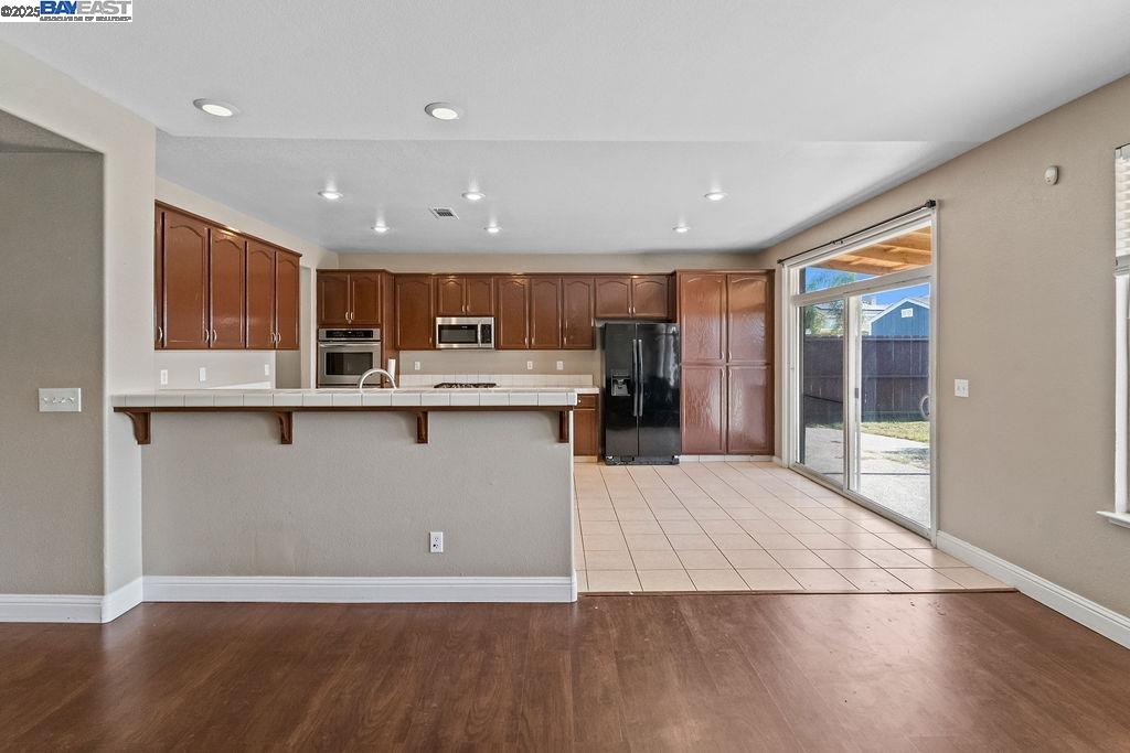 907 MAGGIORE LANE, Manteca, California 95337, 6 Bedrooms Bedrooms, 6 Rooms Rooms,3 BathroomsBathrooms,Residential,For Sale,907 MAGGIORE LANE,41106870