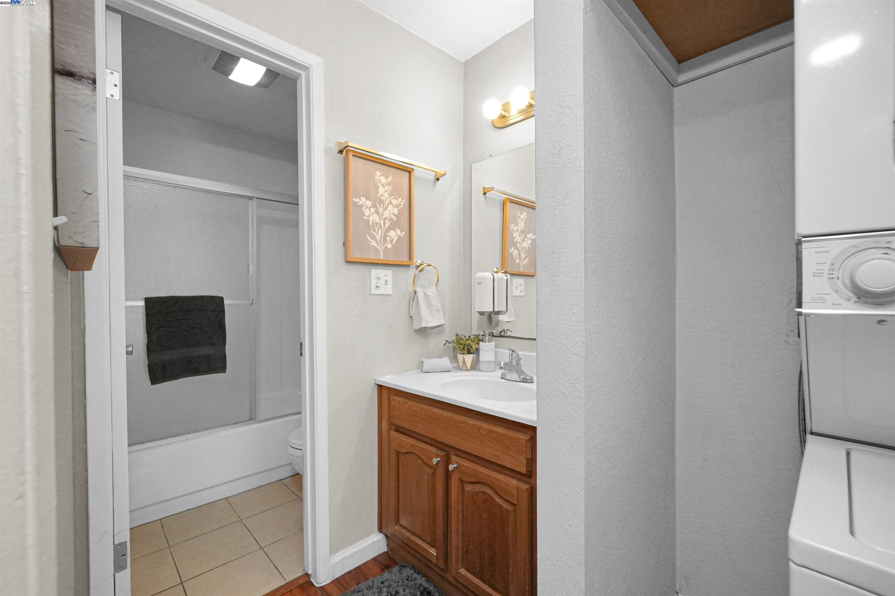 260 Industrial Pkwy # 33, Hayward, California 94544, 1 Bedroom Bedrooms, 3 Rooms Rooms,1 BathroomBathrooms,Residential,For Sale,260 Industrial Pkwy # 33,41106873