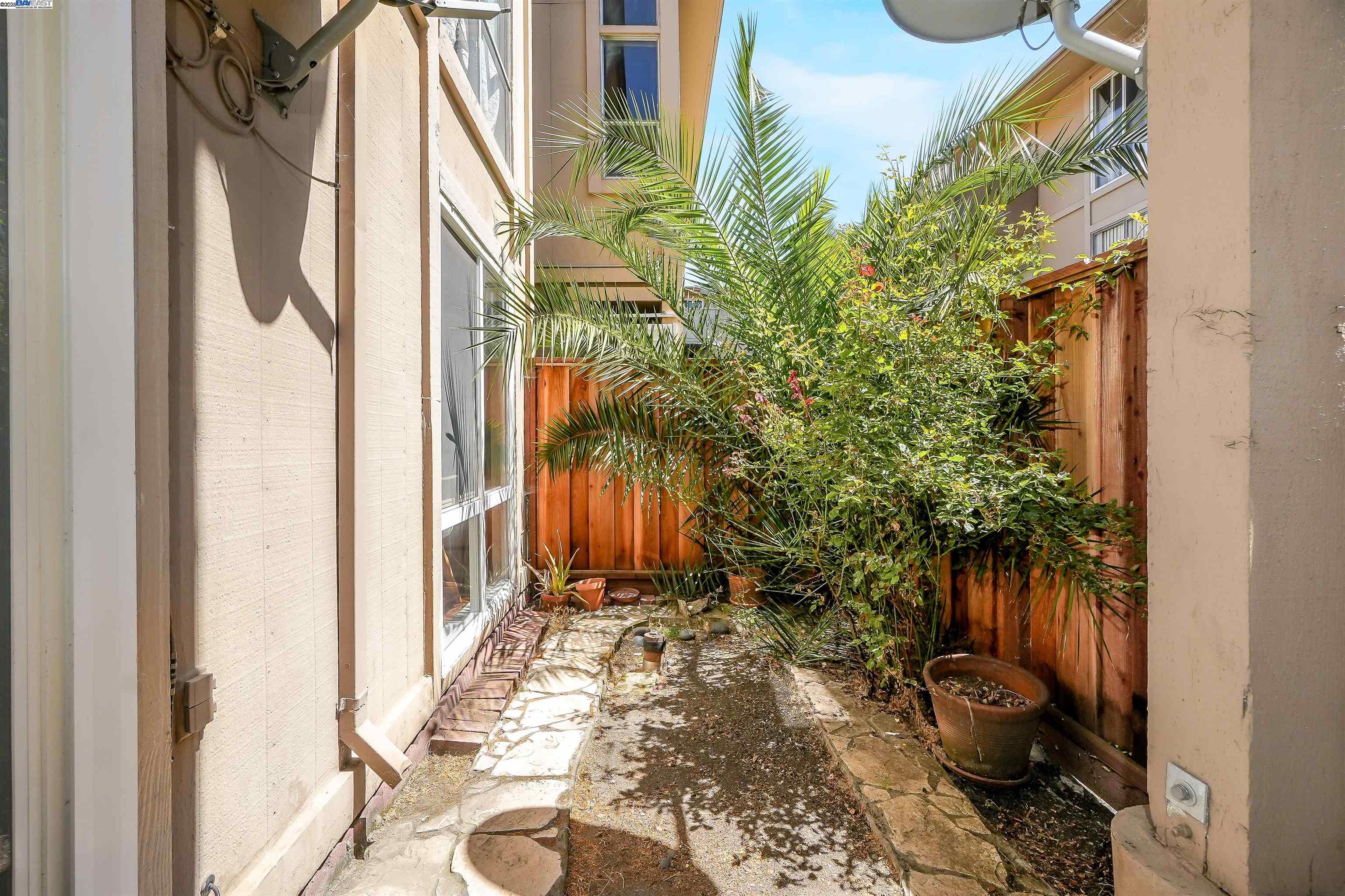 260 Industrial Pkwy # 33, Hayward, California 94544, 1 Bedroom Bedrooms, 3 Rooms Rooms,1 BathroomBathrooms,Residential,For Sale,260 Industrial Pkwy # 33,41106873