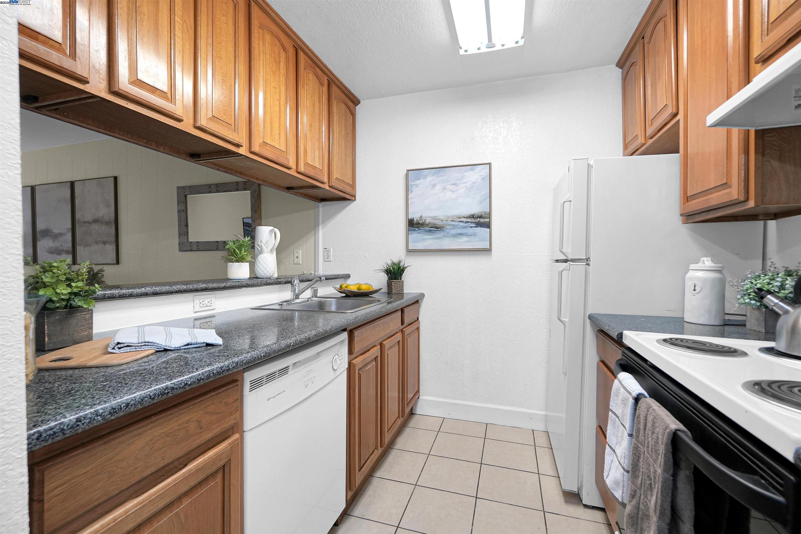 260 Industrial Pkwy # 33, Hayward, California 94544, 1 Bedroom Bedrooms, 3 Rooms Rooms,1 BathroomBathrooms,Residential,For Sale,260 Industrial Pkwy # 33,41106873