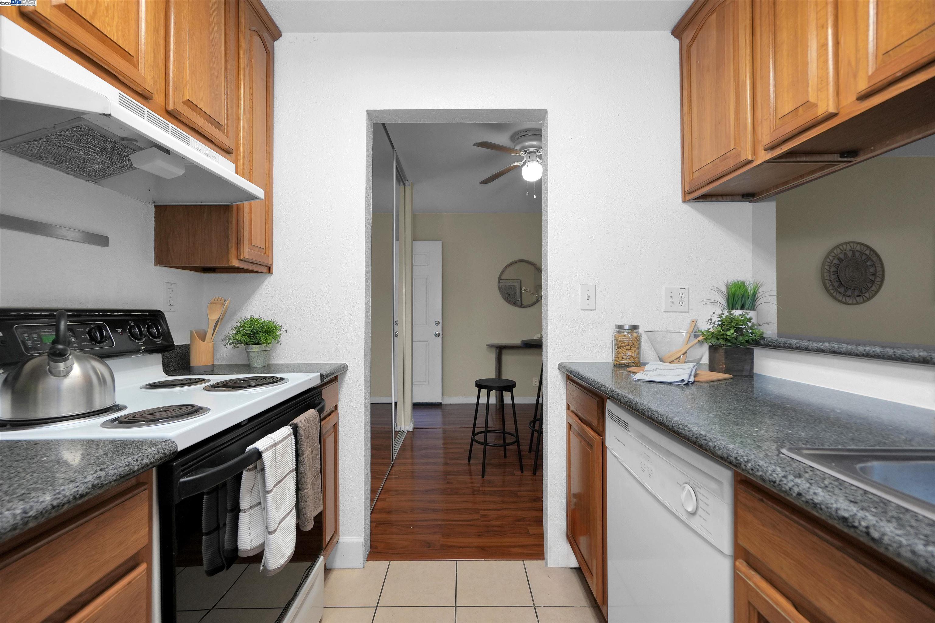 260 Industrial Pkwy # 33, Hayward, California 94544, 1 Bedroom Bedrooms, 3 Rooms Rooms,1 BathroomBathrooms,Residential,For Sale,260 Industrial Pkwy # 33,41106873