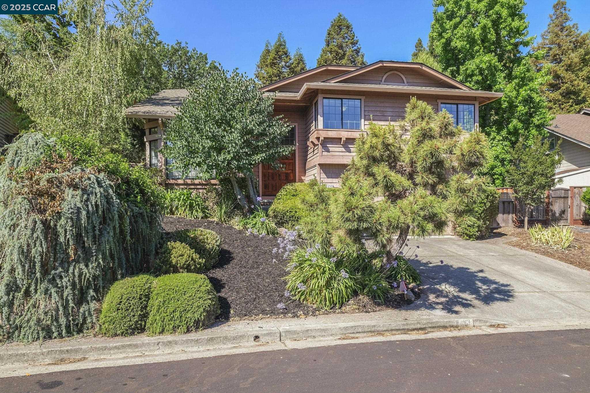 Detail Gallery Image 1 of 1 For 1743 Jeanne Cir, Martinez,  CA 94553 - 4 Beds | 2 Baths